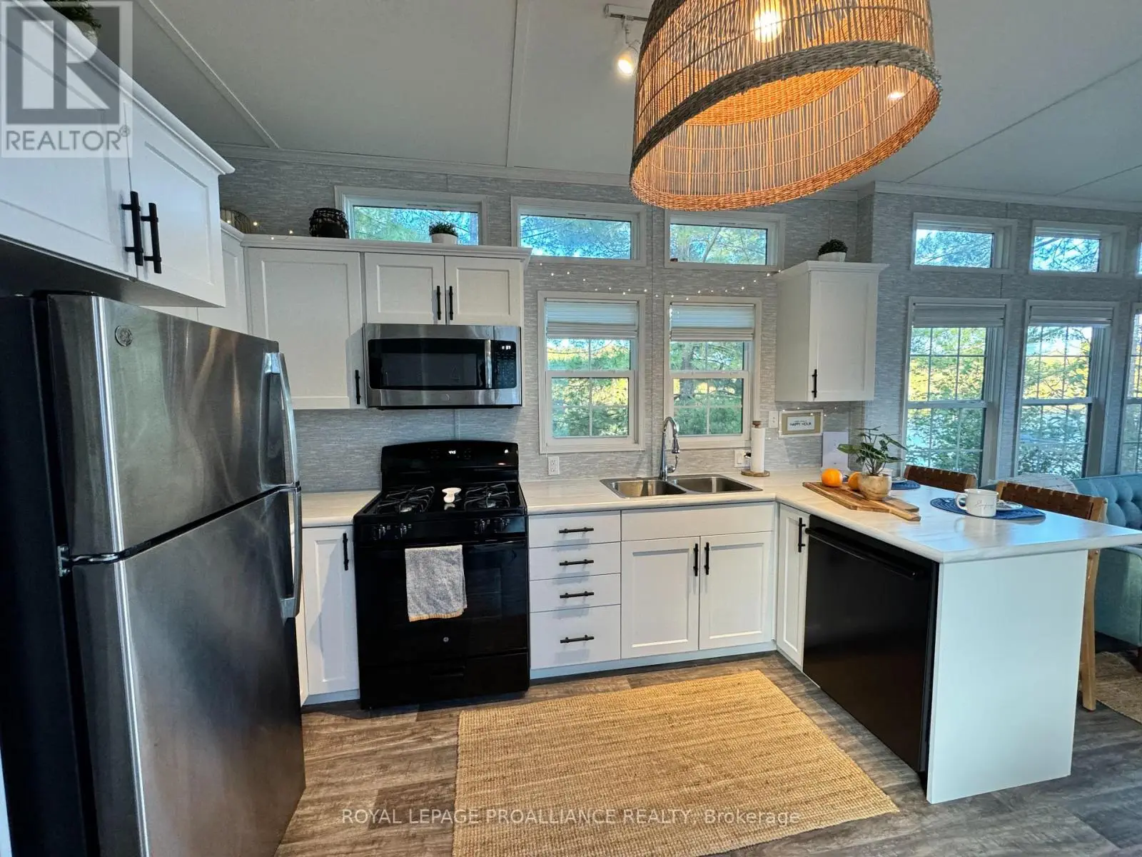 240 Pinewood Park Road, Whitewater Region, Ontario  K0J 1Y0 - Photo 3 - X12077676