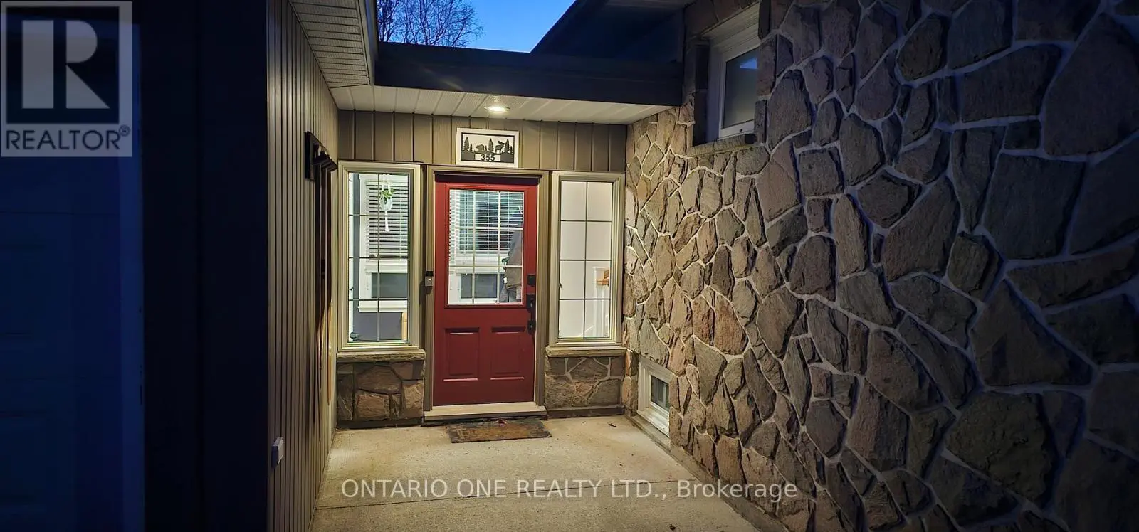355 Greavette Street, Gravenhurst, Ontario  P1P 1G6 - Photo 2 - X12041942
