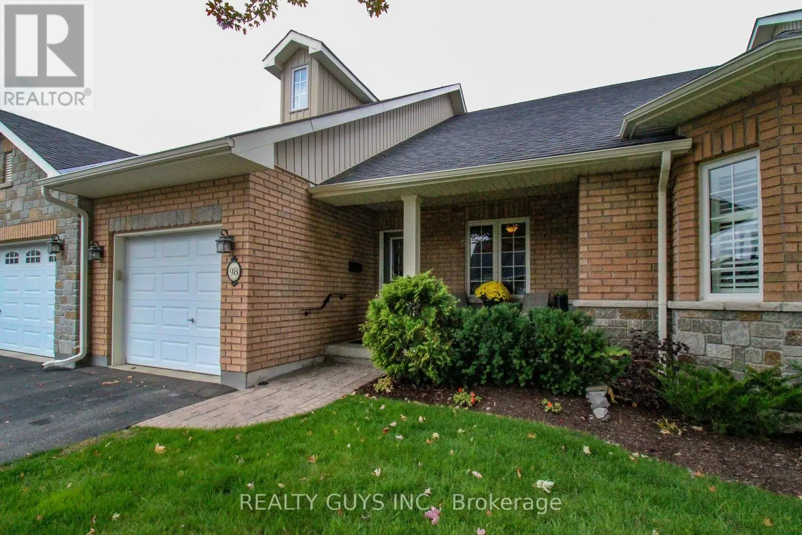 98 Village Crescent, Peterborough West, Ontario  K9J 0A9 - Photo 1 - X12028155