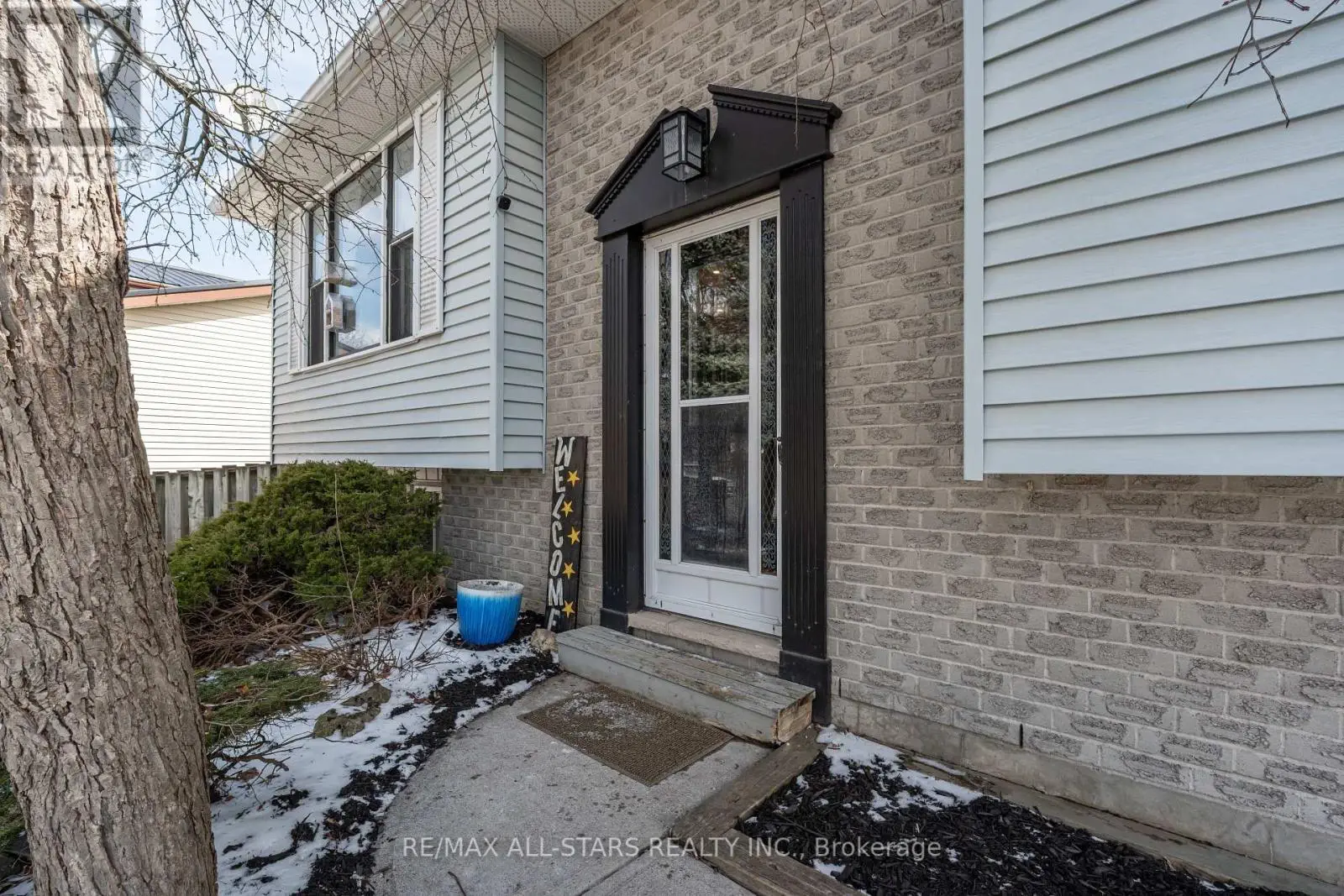 2431 Mountland Drive, Peterborough West, Ontario  K9K 1V8 - Photo 2 - X12081750