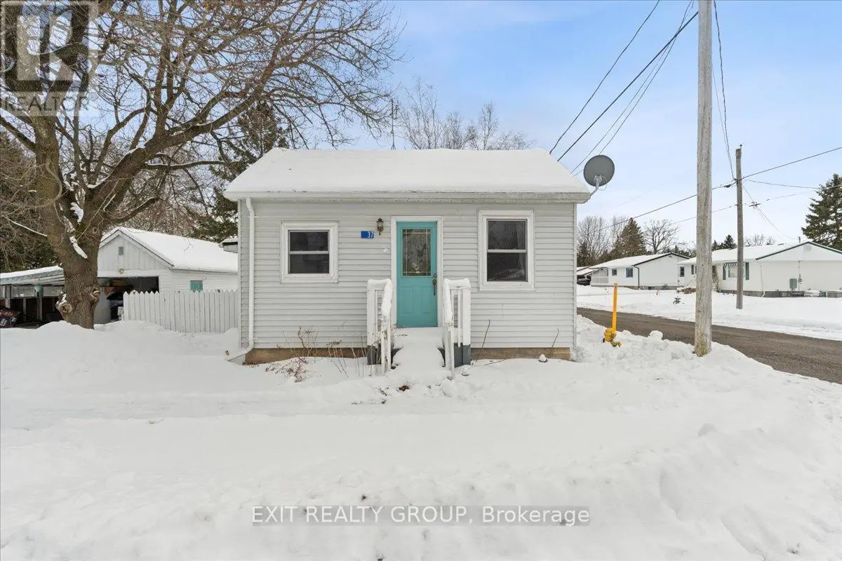 37 Bruce Street, Quinte West, Ontario  K0K 2C0 - Photo 1 - X12081978