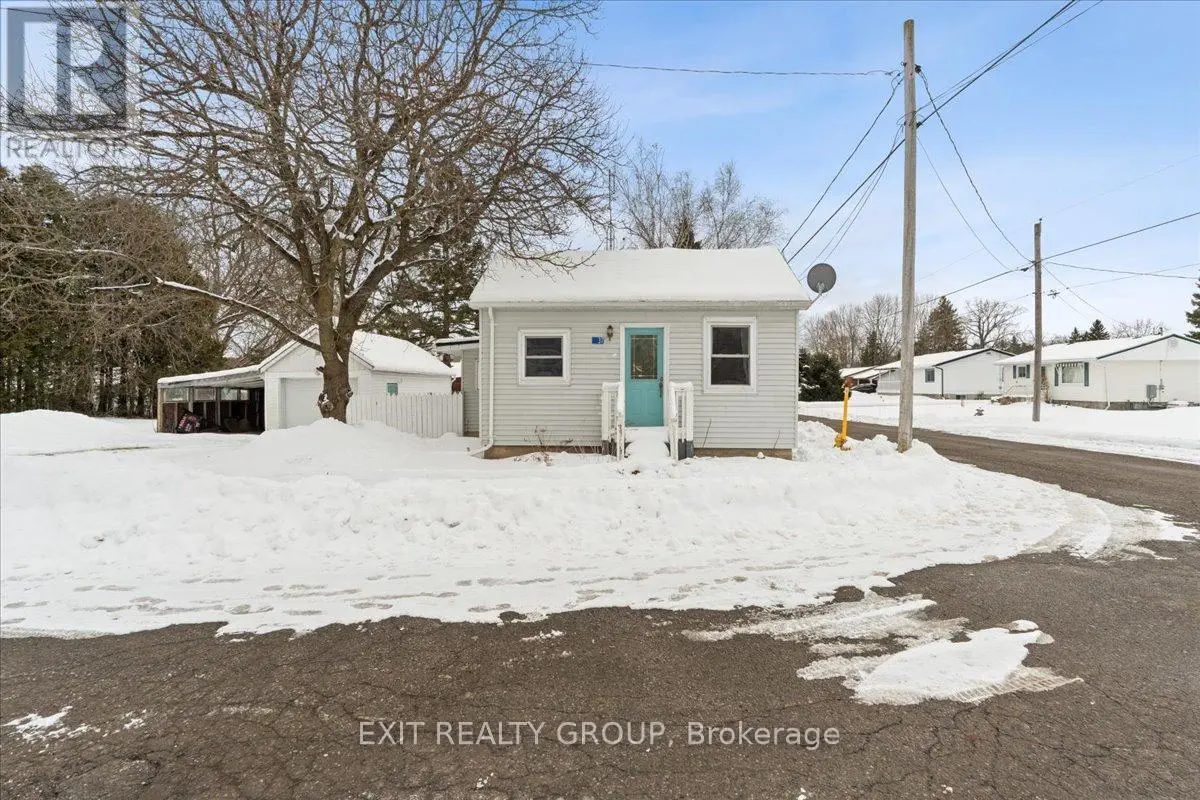 37 Bruce Street, Quinte West, Ontario  K0K 2C0 - Photo 2 - X12081978