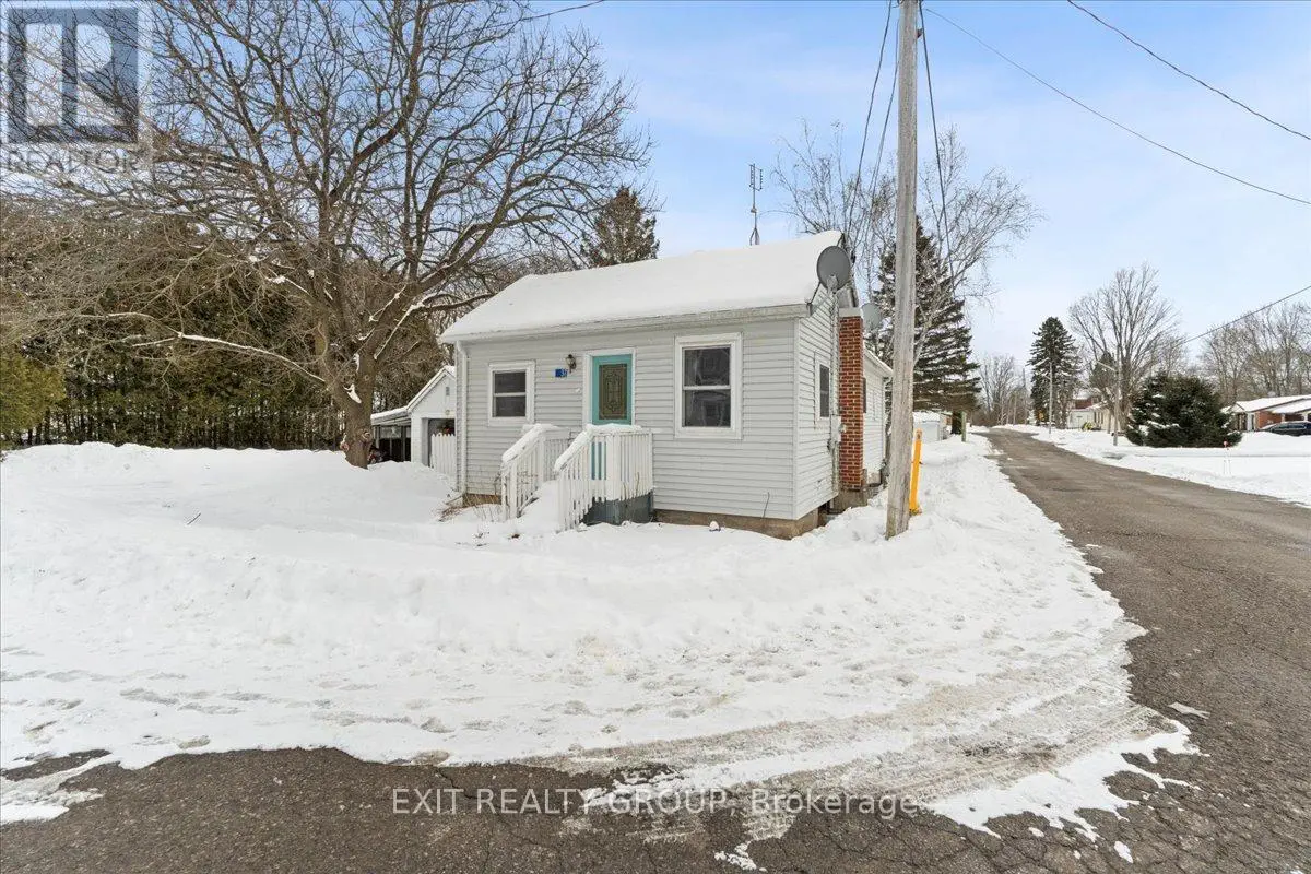 37 Bruce Street, Quinte West, Ontario  K0K 2C0 - Photo 3 - X12081978