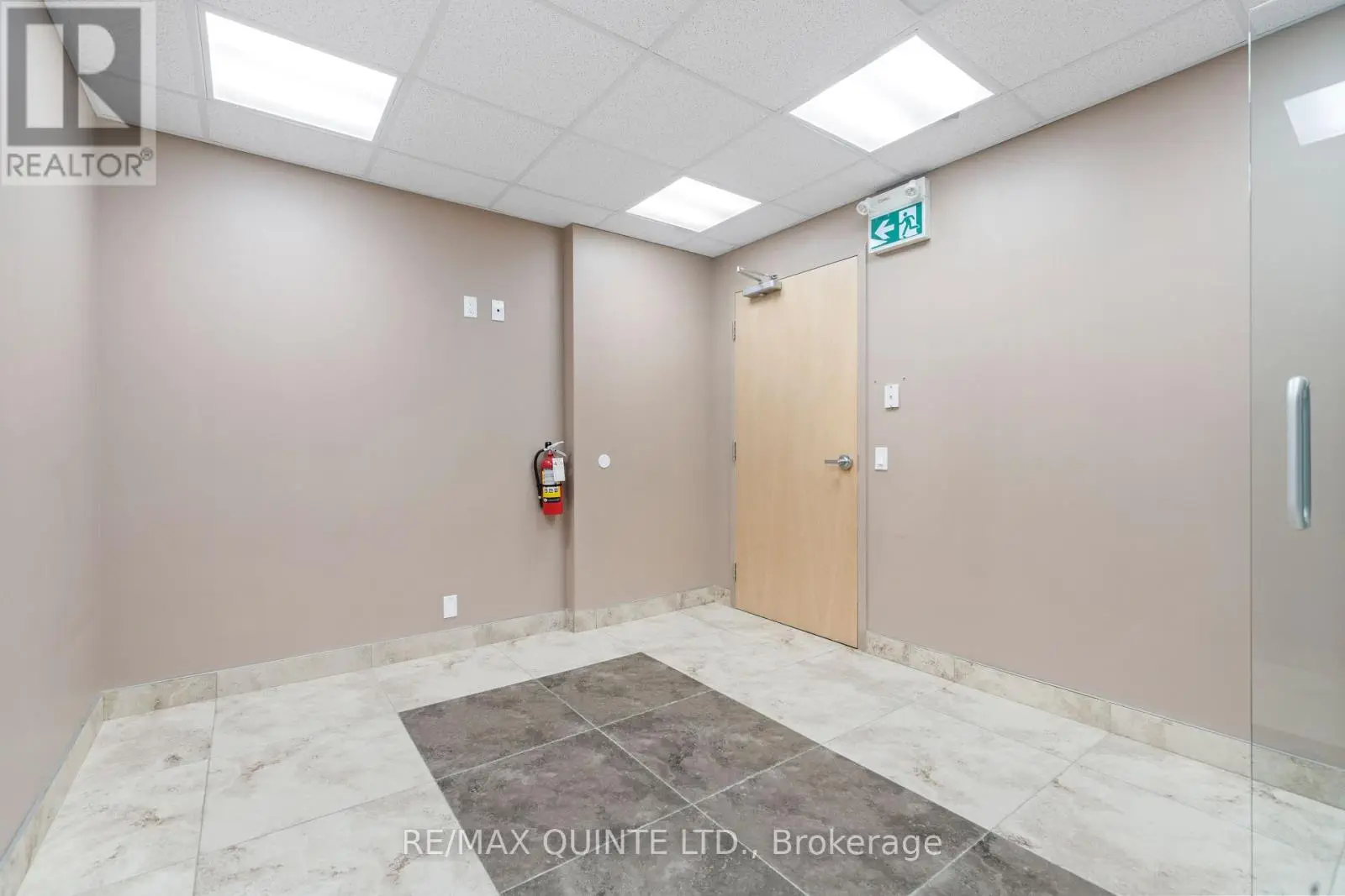 201 - 30 King Street, Quinte West, Ontario  K8V 6B1 - Photo 3 - X12082883
