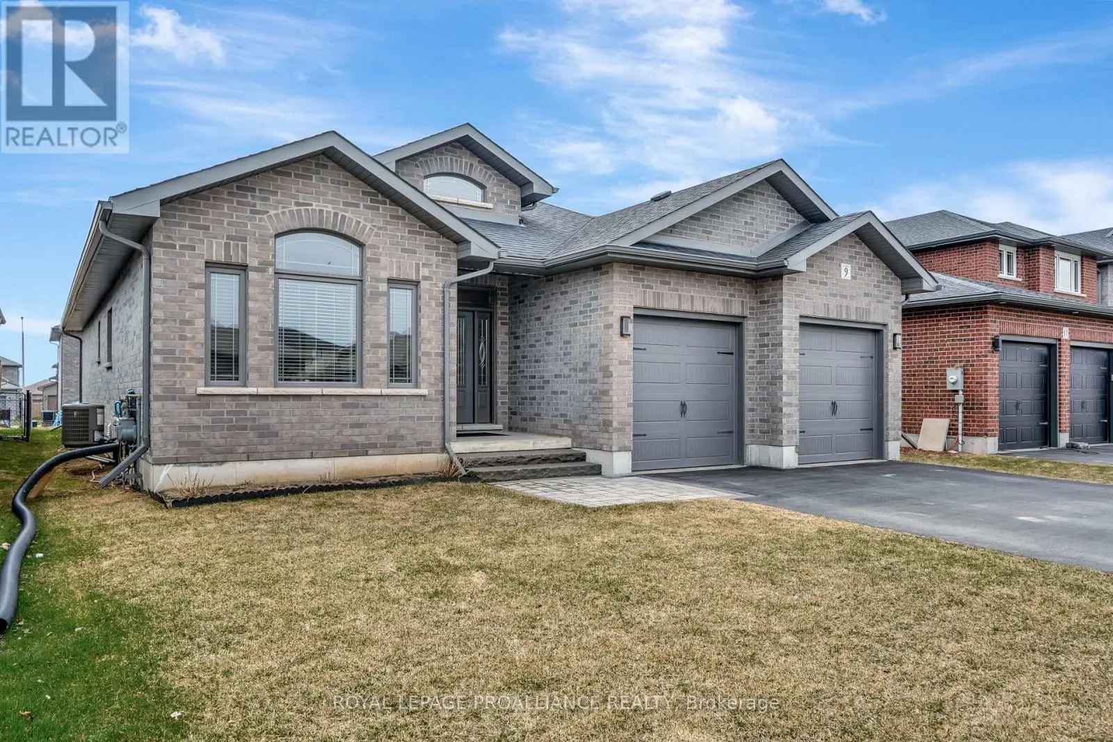 9 Bel Air Crescent, Quinte West, Ontario  K8V 0H5 - Photo 1 - X12082900