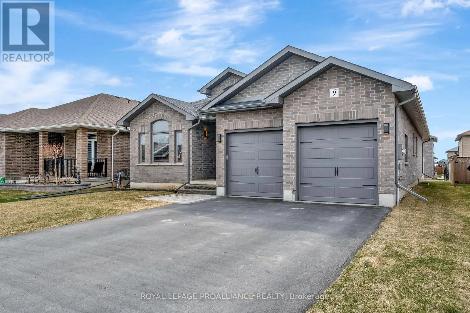 9 Bel Air Crescent, Quinte West, Ontario  K8V 0H5 - Photo 2 - X12082900
