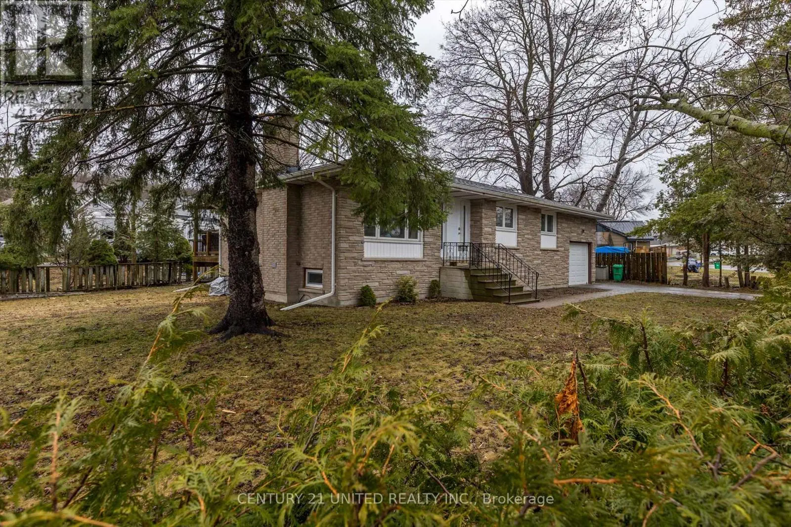 686 Corrigan Crescent, Peterborough South, Ontario  K9J 7N8 - Photo 3 - X12082957