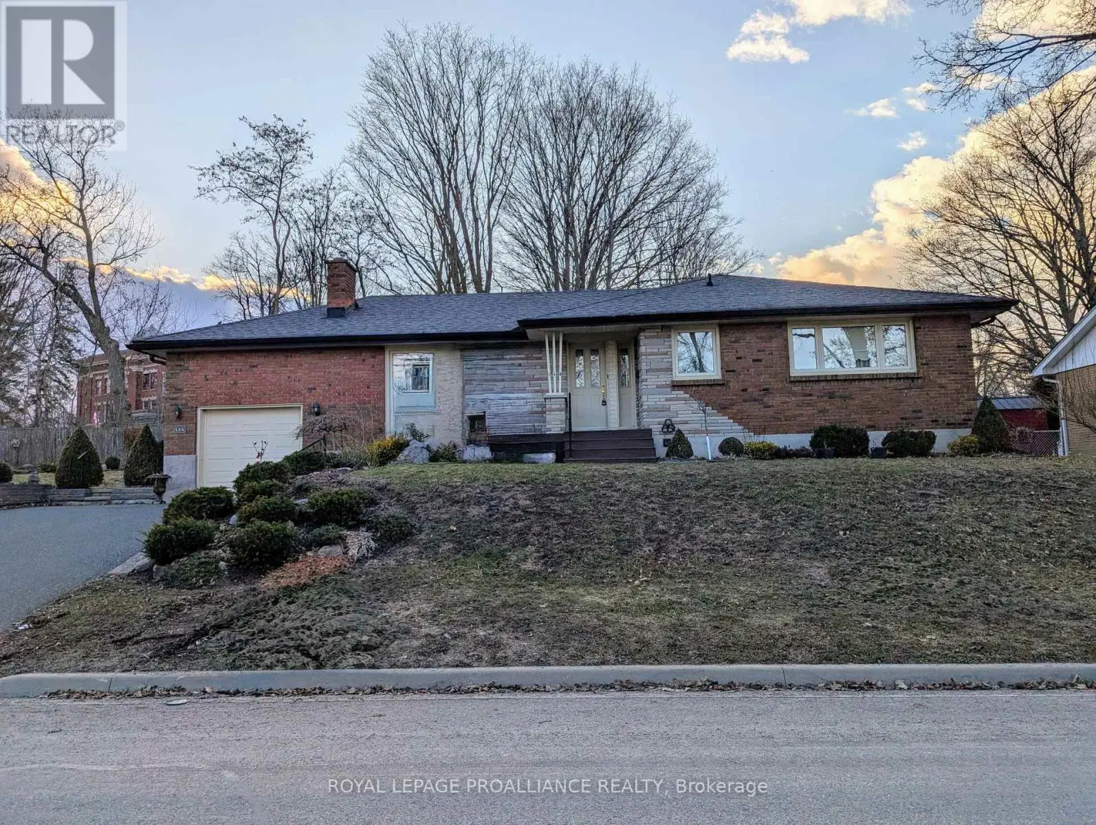 114 O'carroll Avenue, Peterborough North, Ontario  K9H 4V3 - Photo 2 - X12028761