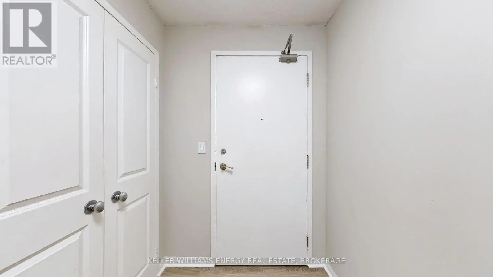 1401 - 11 St Joseph Street, Toronto, Ontario  M4Y 3G4 - Photo 2 - C12084958