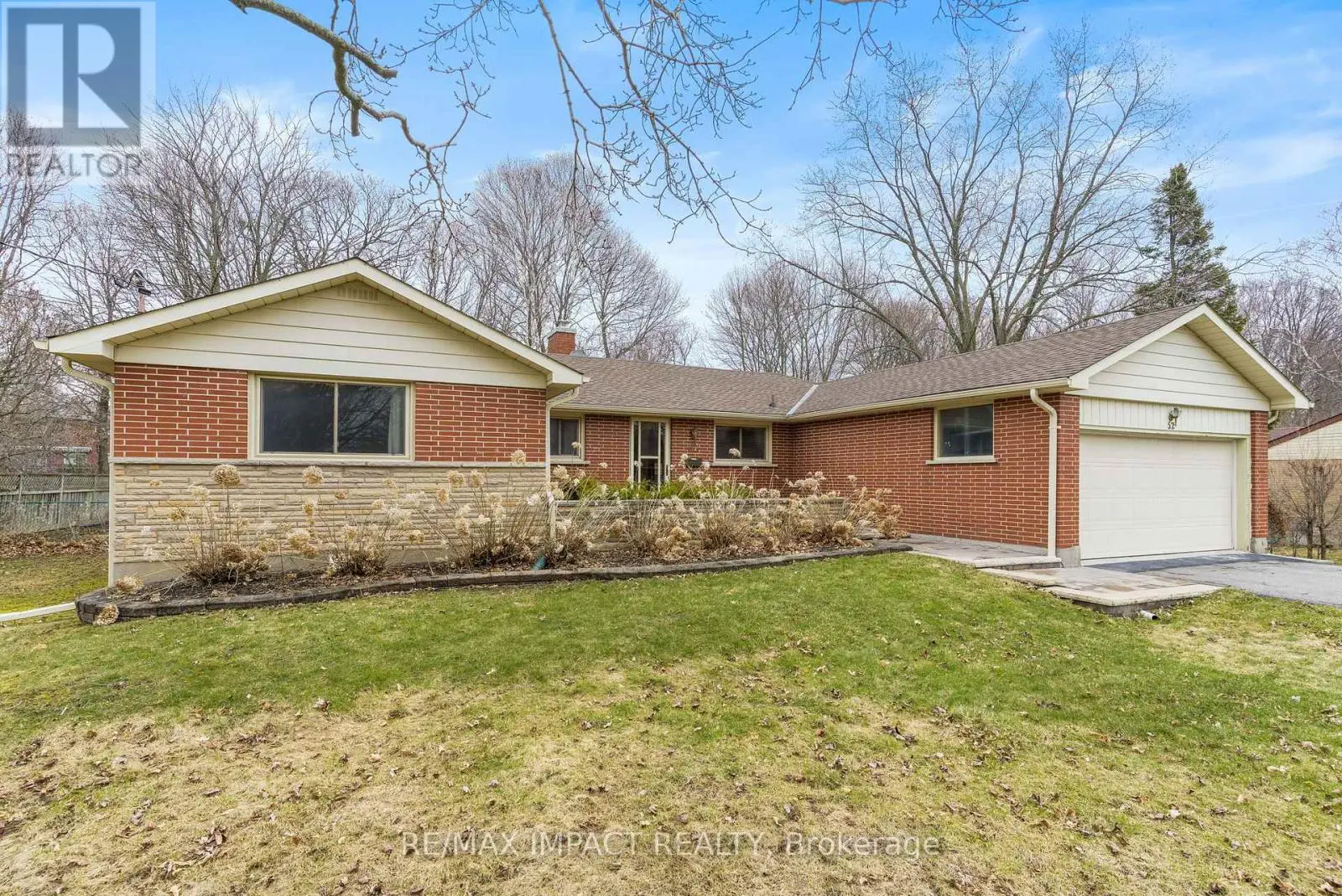 52 Hamilton Avenue, Cobourg, Ontario  K9A 1W1 - Photo 2 - X12085691