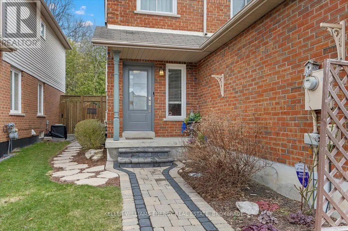 63 Fulton Crescent N, Whitby, Ontario  L1R 2E1 - Photo 3 - E12086228