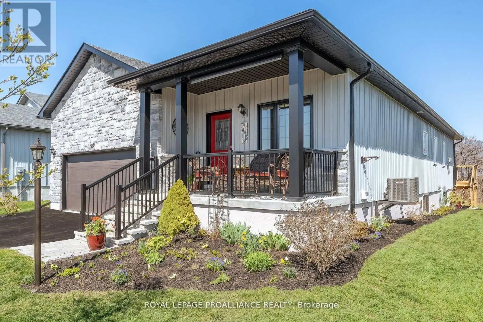 12 Dorchester Drive, Prince Edward County, Ontario  K0K 3L0 - Photo 2 - X12079399