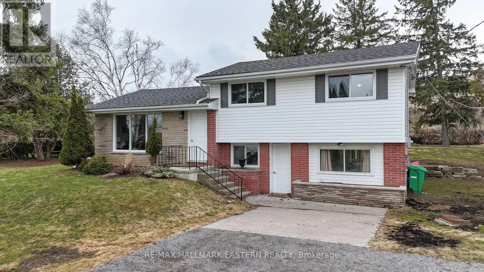 204 Hillview Drive, Peterborough North, Ontario  K9K 2N2 - Photo 1 - X12087145