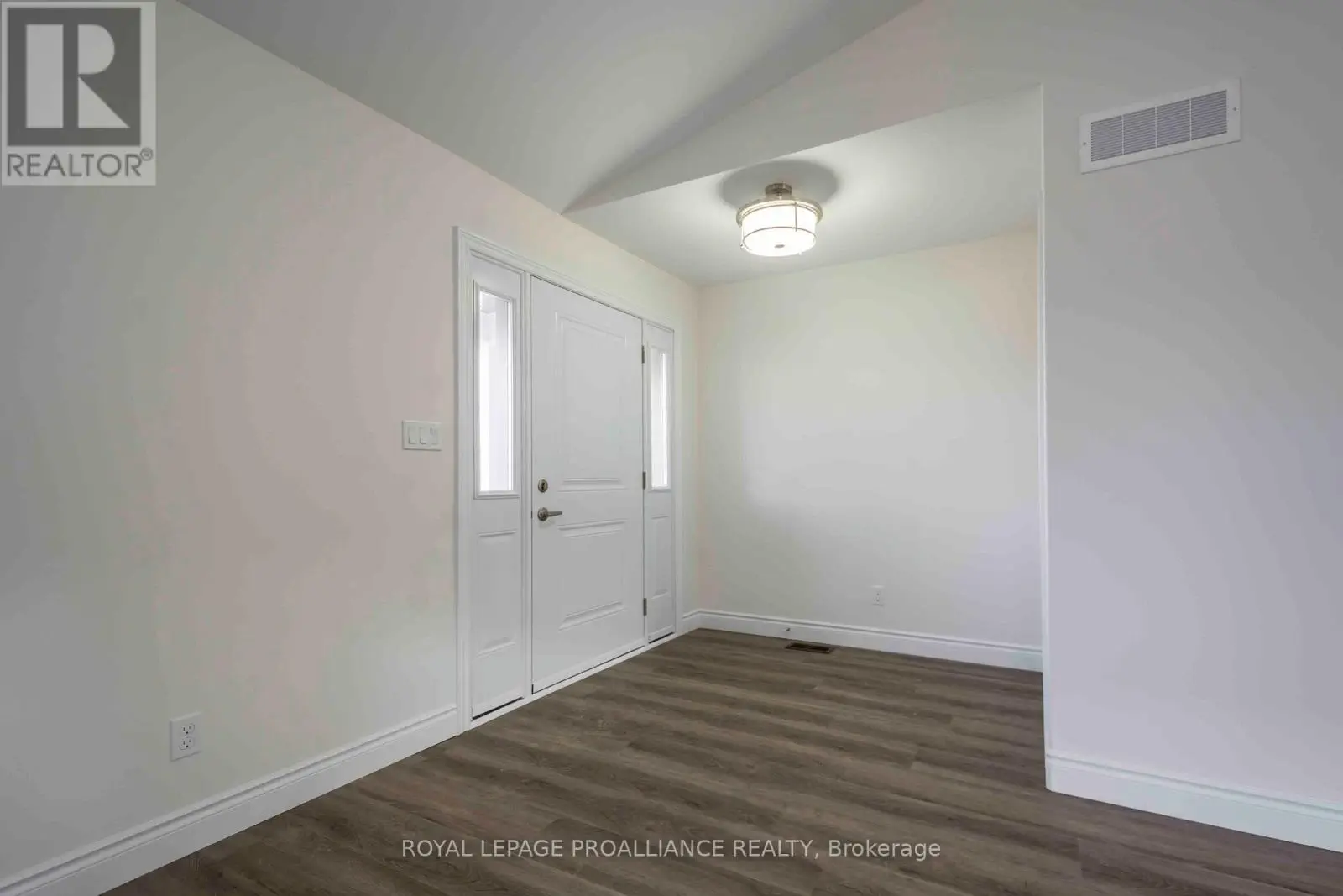 110 Farrington Crescent, Prince Edward County, Ontario  K0K 2T0 - Photo 3 - X12087411