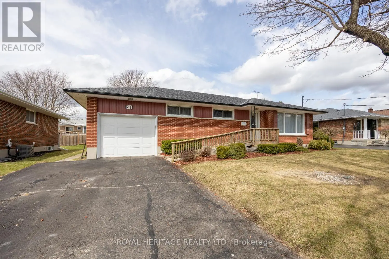 71 Parkway Crescent, Clarington, Ontario  L1C 1C2 - Photo 1 - E12087619