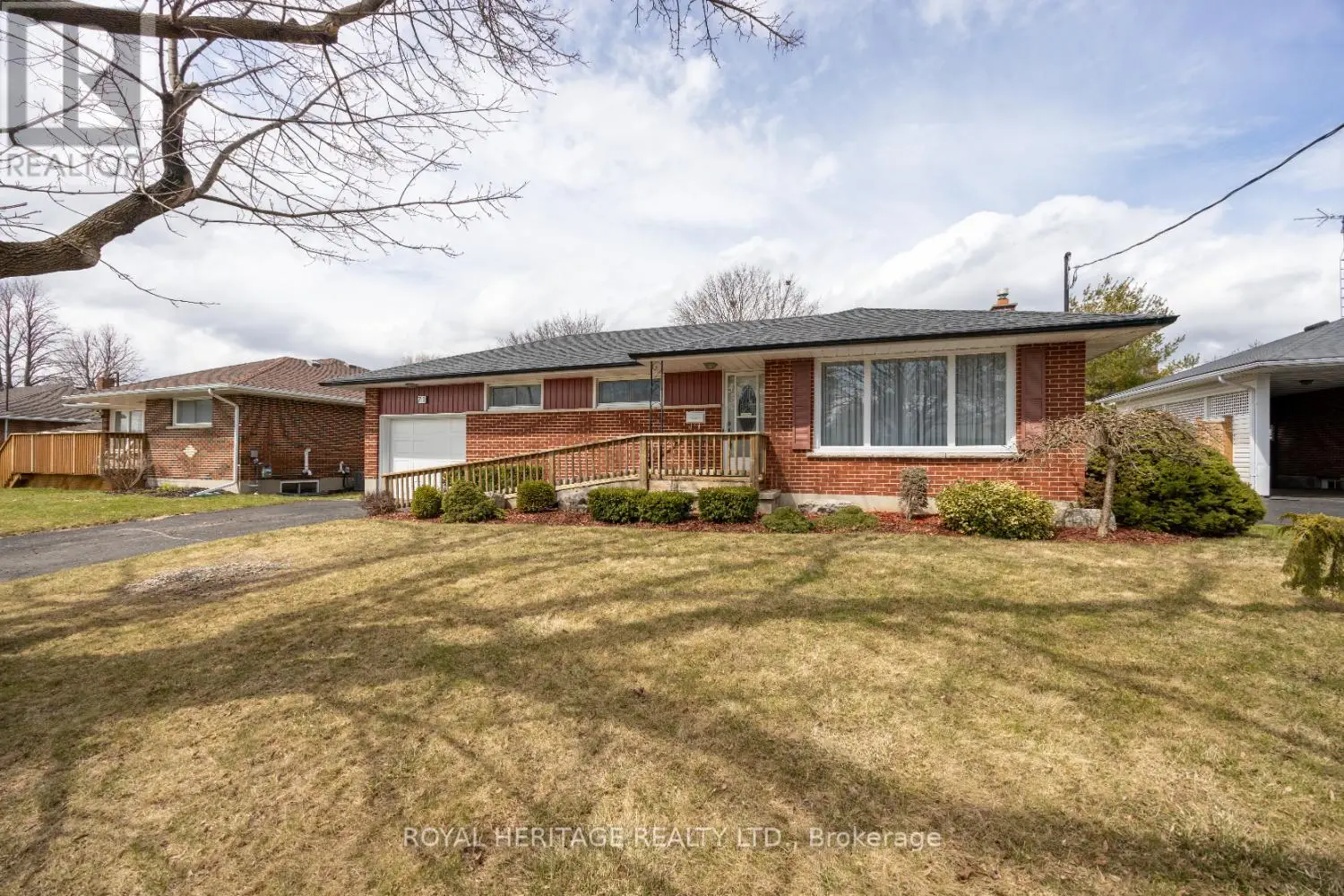 71 Parkway Crescent, Clarington, Ontario  L1C 1C2 - Photo 2 - E12087619