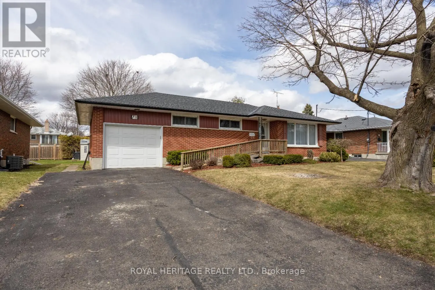 71 Parkway Crescent, Clarington, Ontario  L1C 1C2 - Photo 3 - E12087619