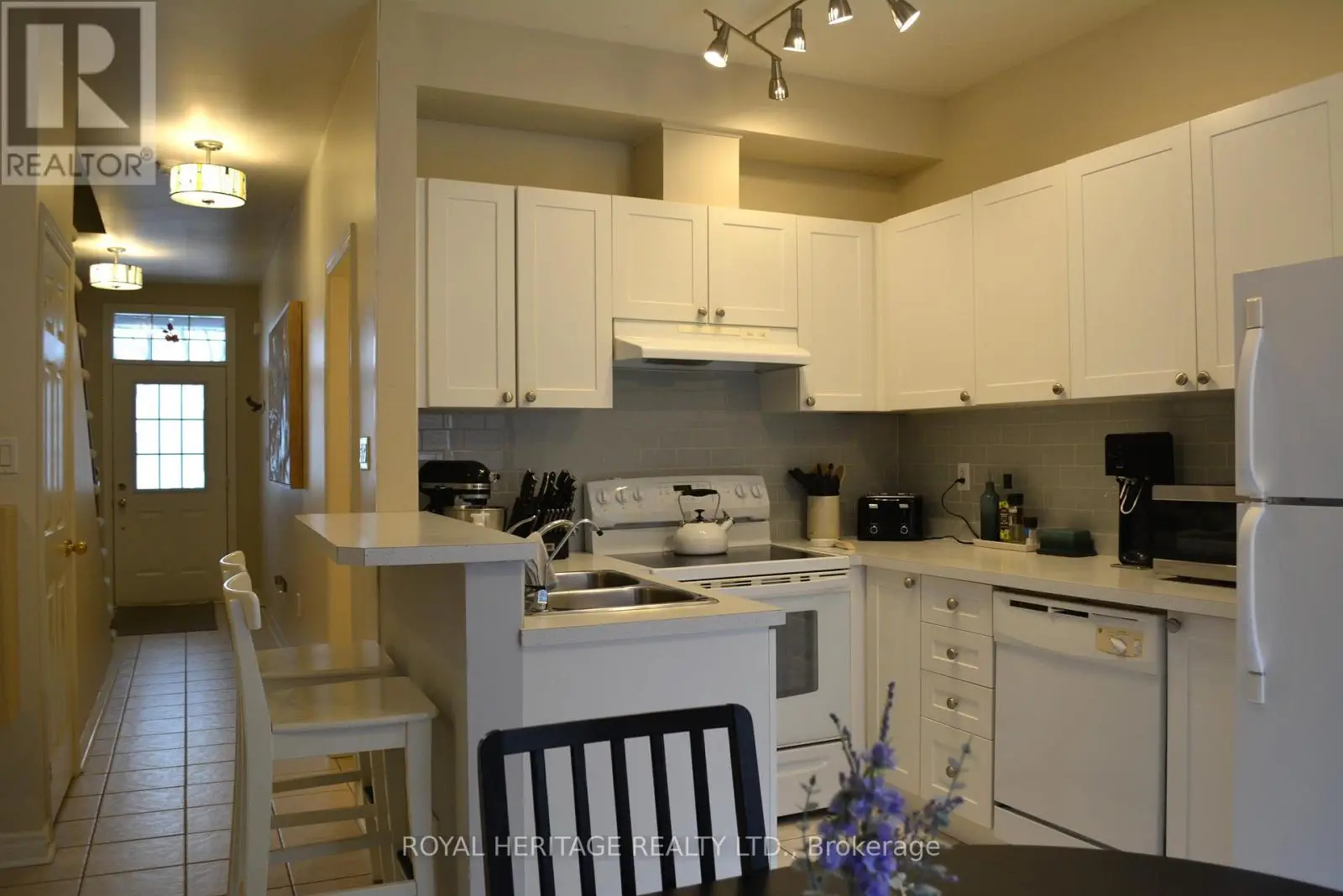 20 Wesleyan Street, Halton Hills, Ontario  L7G 2E1 - Photo 3 - W12087782