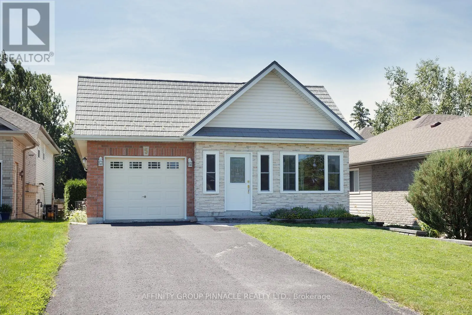 5 Susan Court, Kawartha Lakes, Ontario  K9V 4H1 - Photo 1 - X12011991