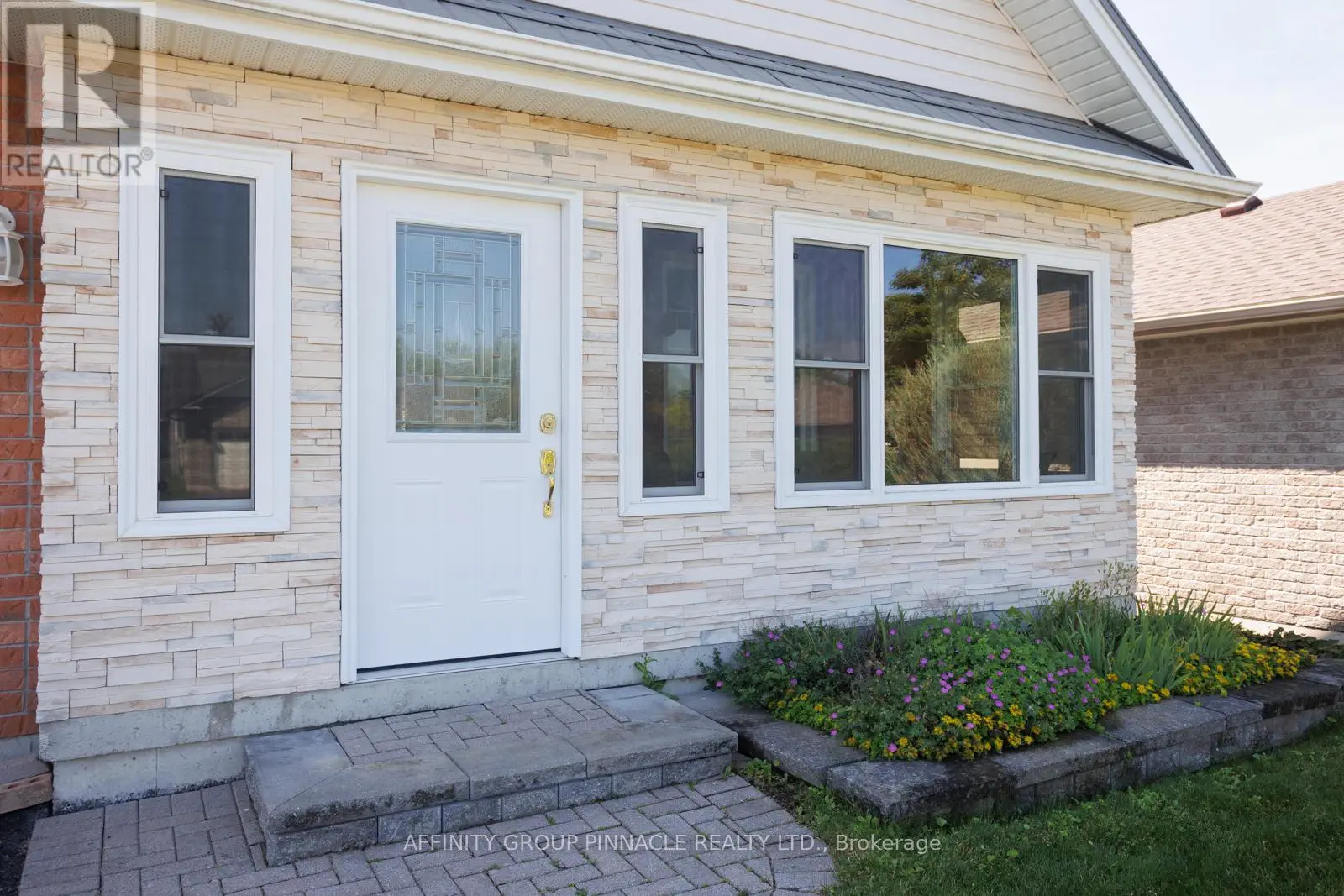 5 Susan Court, Kawartha Lakes, Ontario  K9V 4H1 - Photo 3 - X12011991