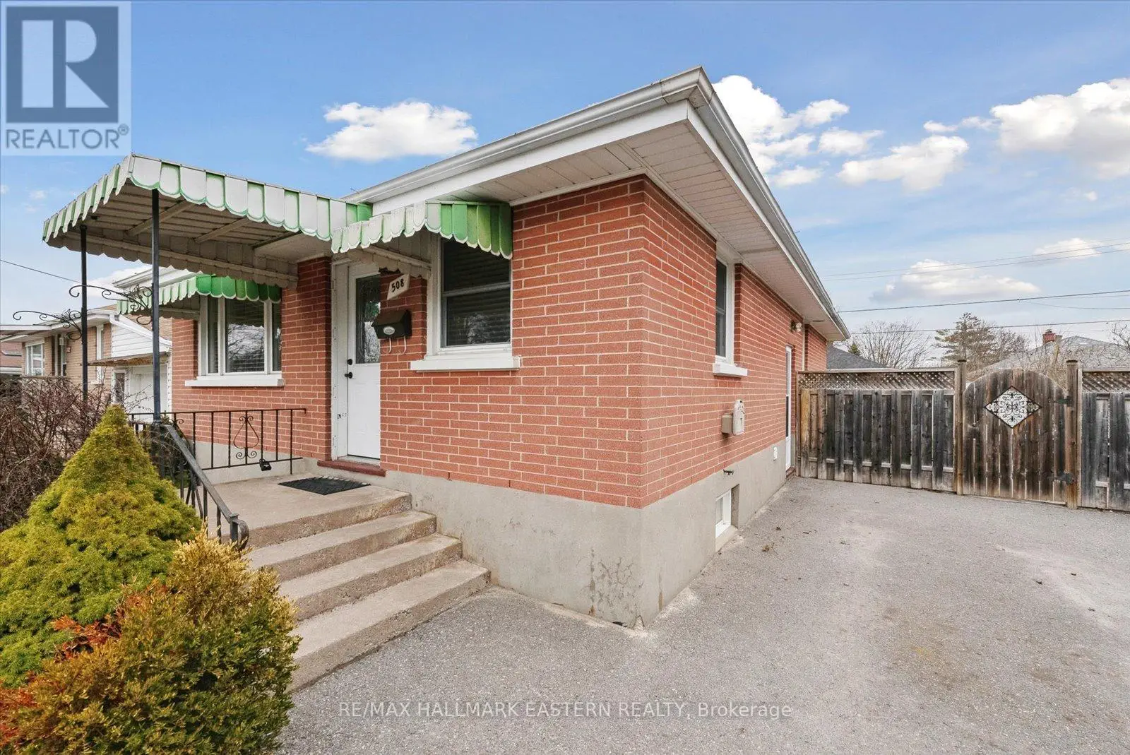 508 Erskine Avenue, Peterborough South, Ontario  K9J 5T4 - Photo 3 - X12088460