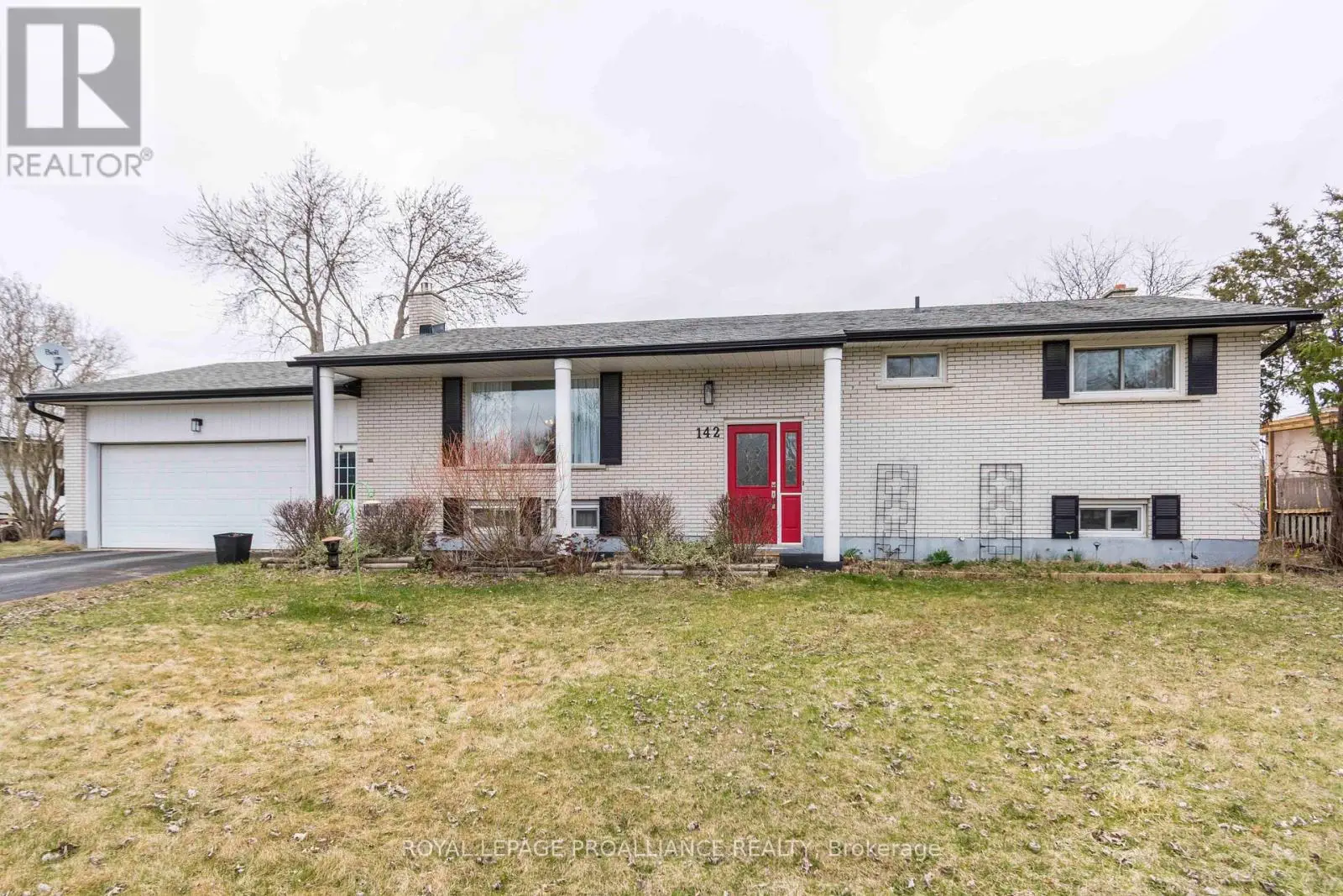 142 Jeffrey Drive, Quinte West, Ontario  K8V 0P2 - Photo 1 - X12088804