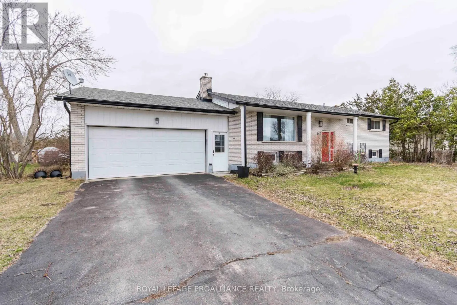 142 Jeffrey Drive, Quinte West, Ontario  K8V 0P2 - Photo 3 - X12088804