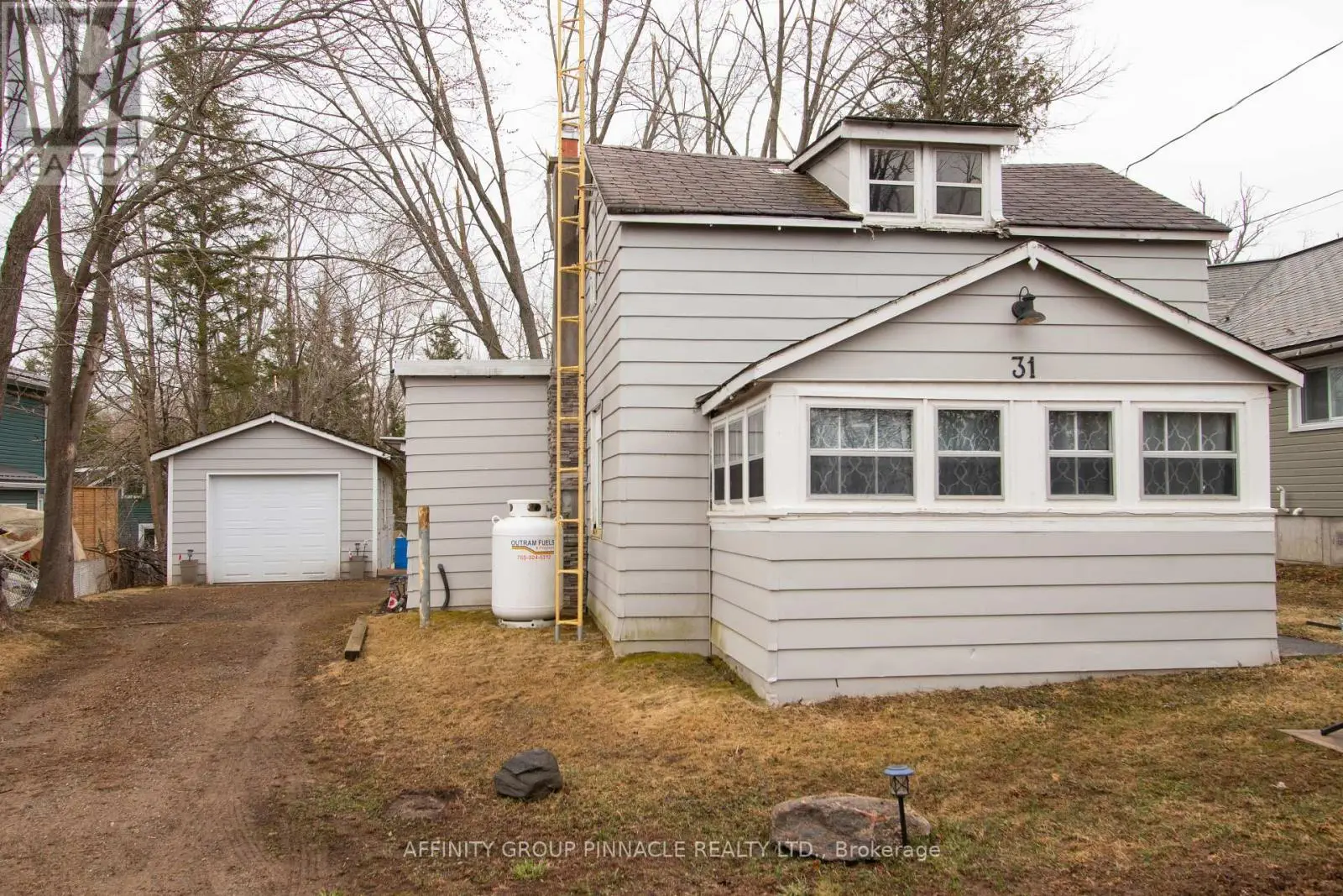 31 Birchcliff Avenue, Kawartha Lakes, Ontario  K0M 1L0 - Photo 2 - X12087172