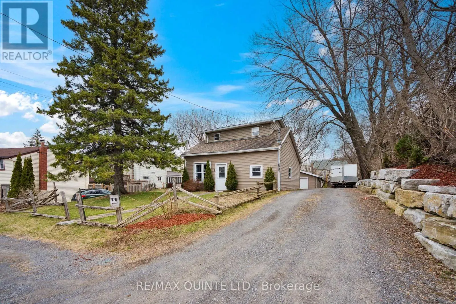 7 Elks Street, Prince Edward County, Ontario  K0K 2T0 - Photo 2 - X12089974