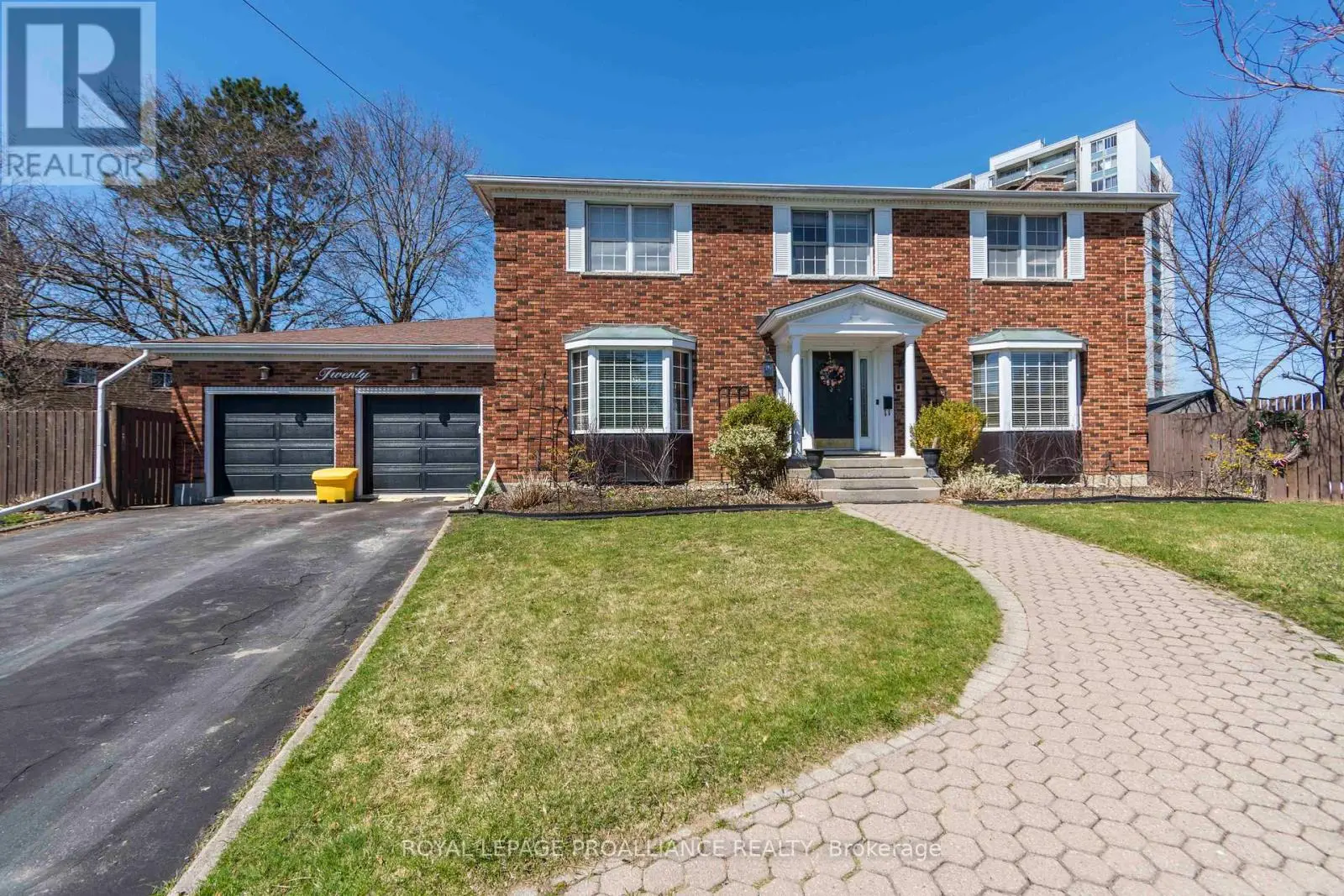 20 Hope Crescent, Belleville, Ontario  K8P 4S2 - Photo 2 - X12090180