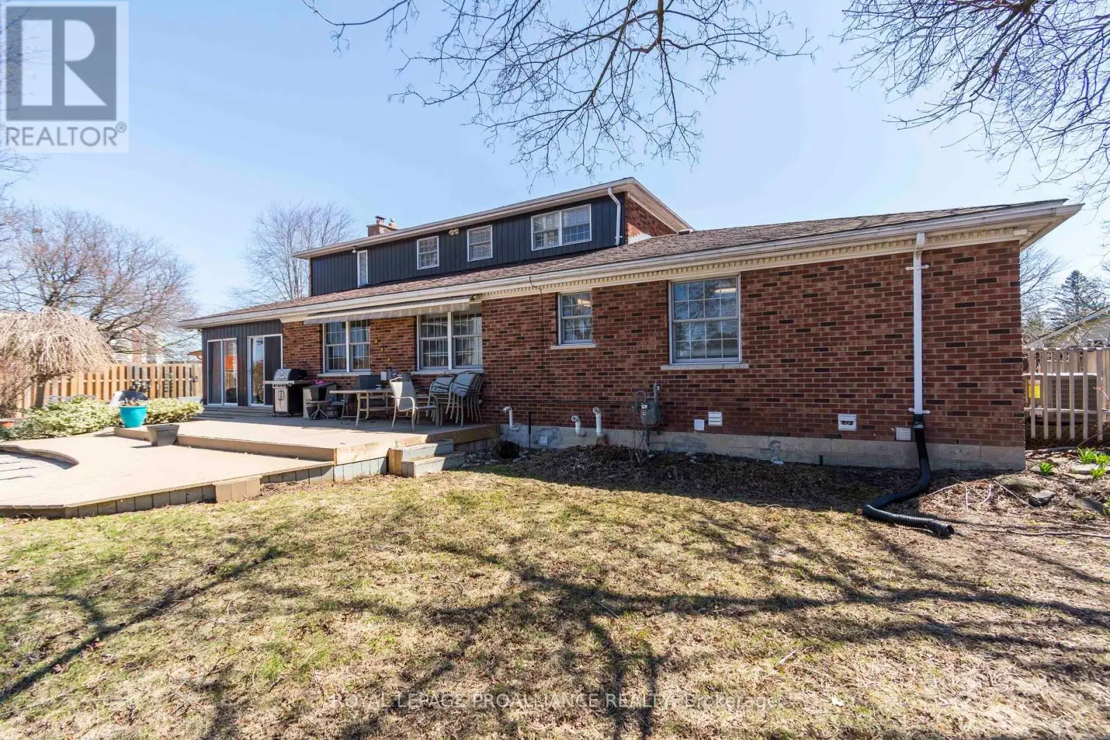 20 Hope Crescent, Belleville, Ontario  K8P 4S2 - Photo 3 - X12090180