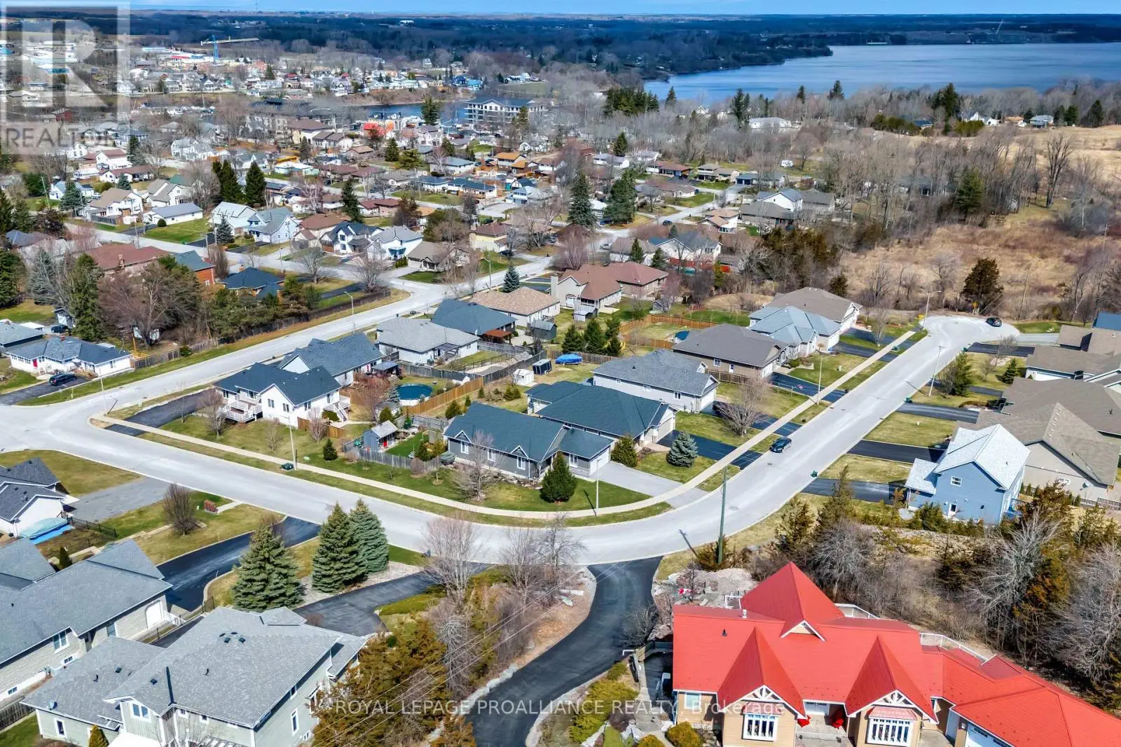 39 Owen Street, Prince Edward County, Ontario  K0K 2T0 - Photo 2 - X12090331