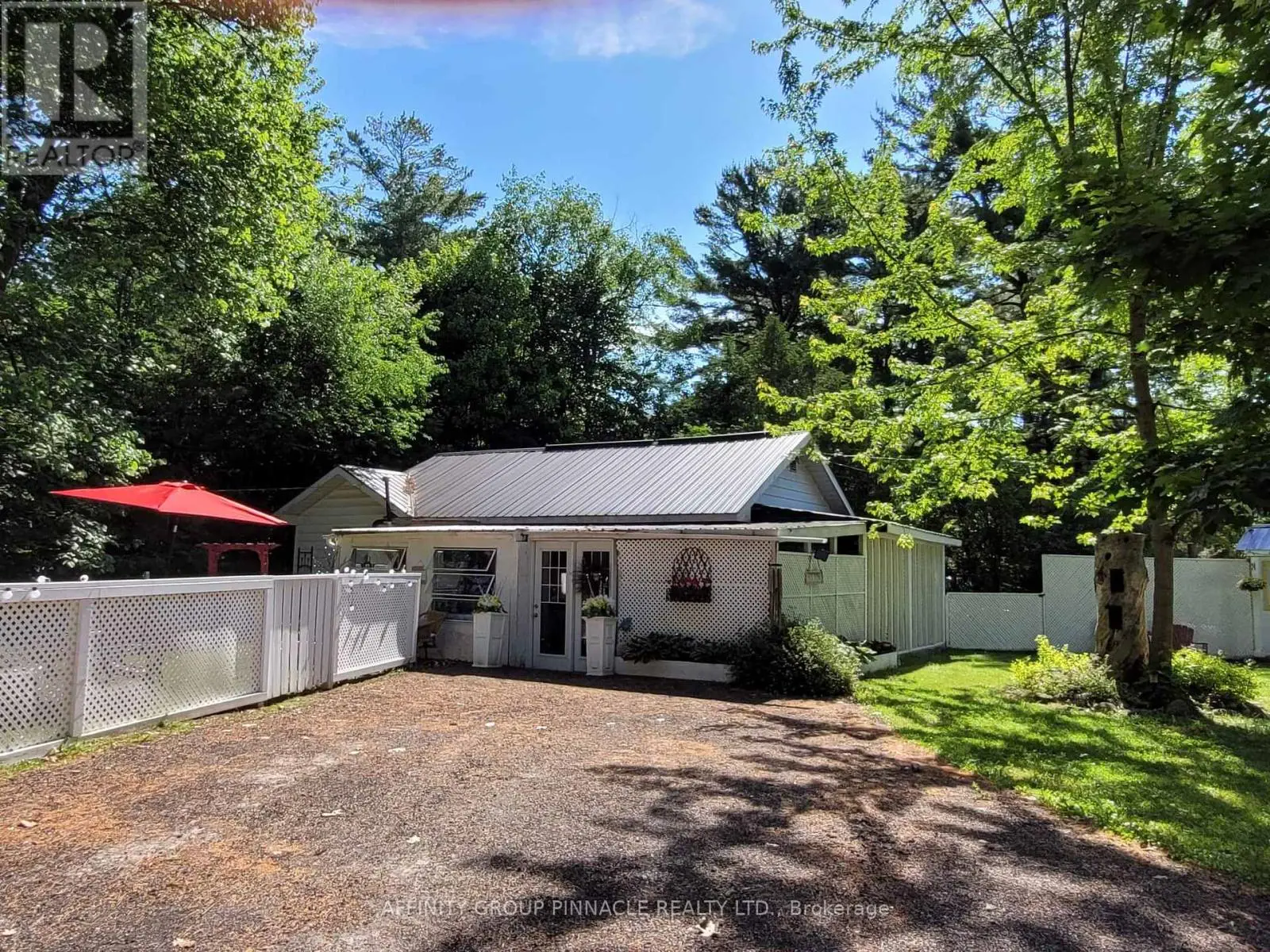 8 Parkhill Drive, Kawartha Lakes, Ontario  K0M 1A0 - Photo 1 - X12091782
