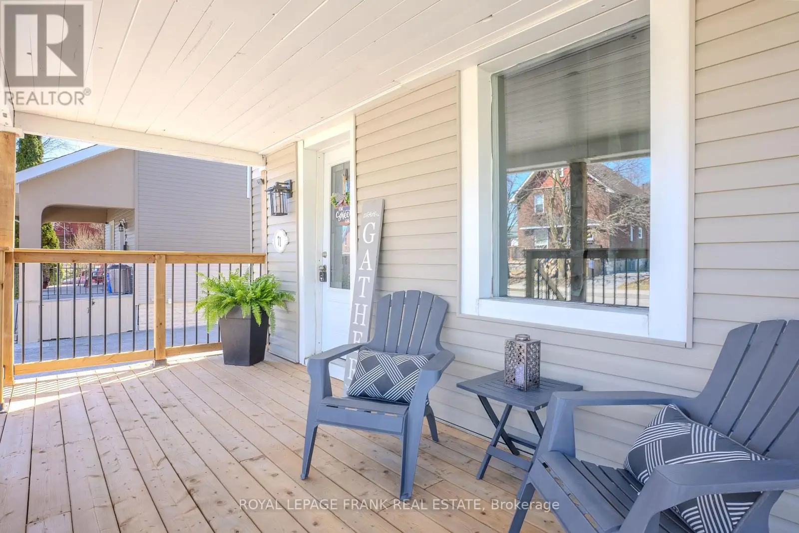 71 Cambridge Street S, Kawartha Lakes, Ontario  K9V 3C4 - Photo 2 - X12092130