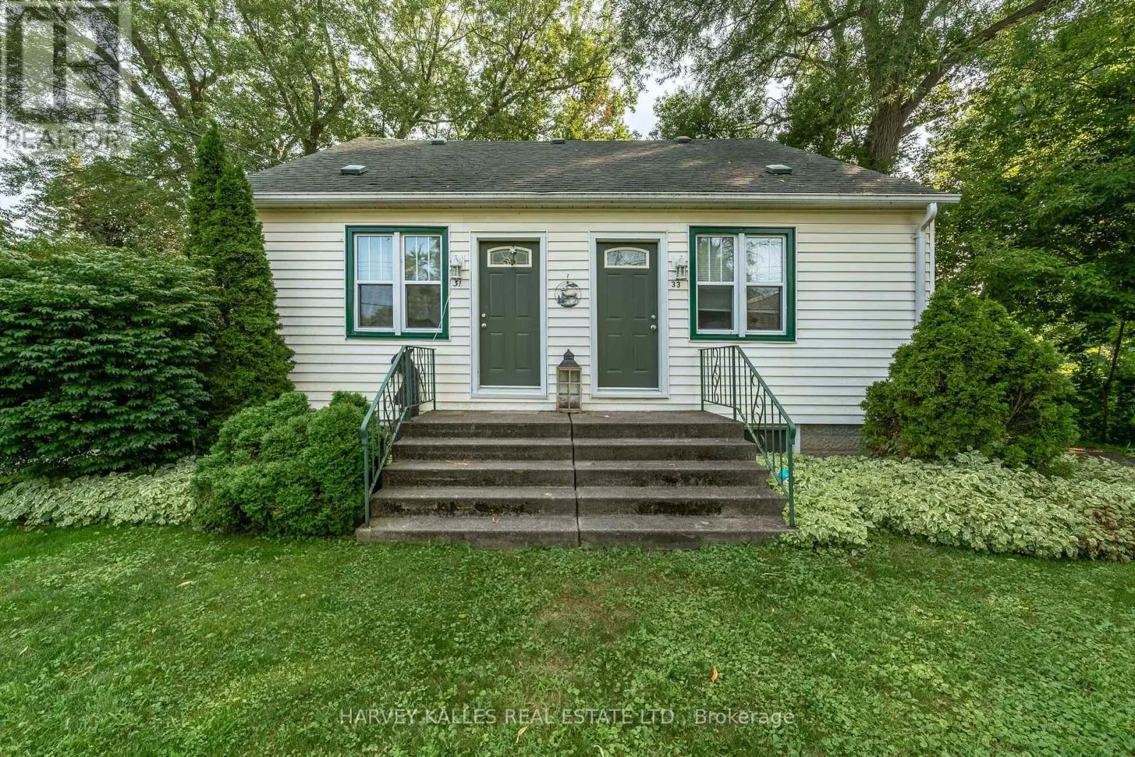 31- 33 Washburn Street, Prince Edward County, Ontario  K0K 2T0 - Photo 2 - X12092636
