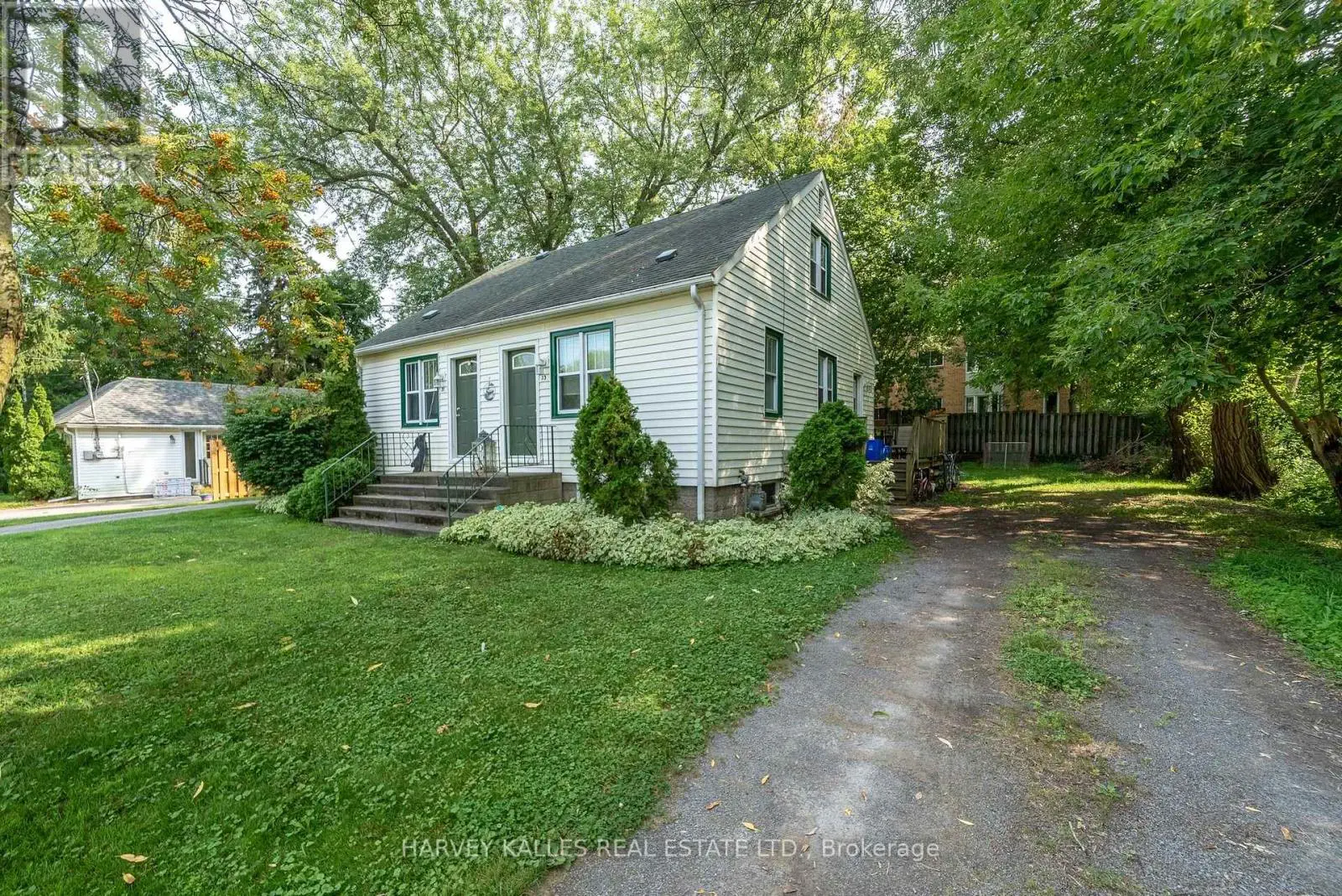 31- 33 Washburn Street, Prince Edward County, Ontario  K0K 2T0 - Photo 3 - X12092636