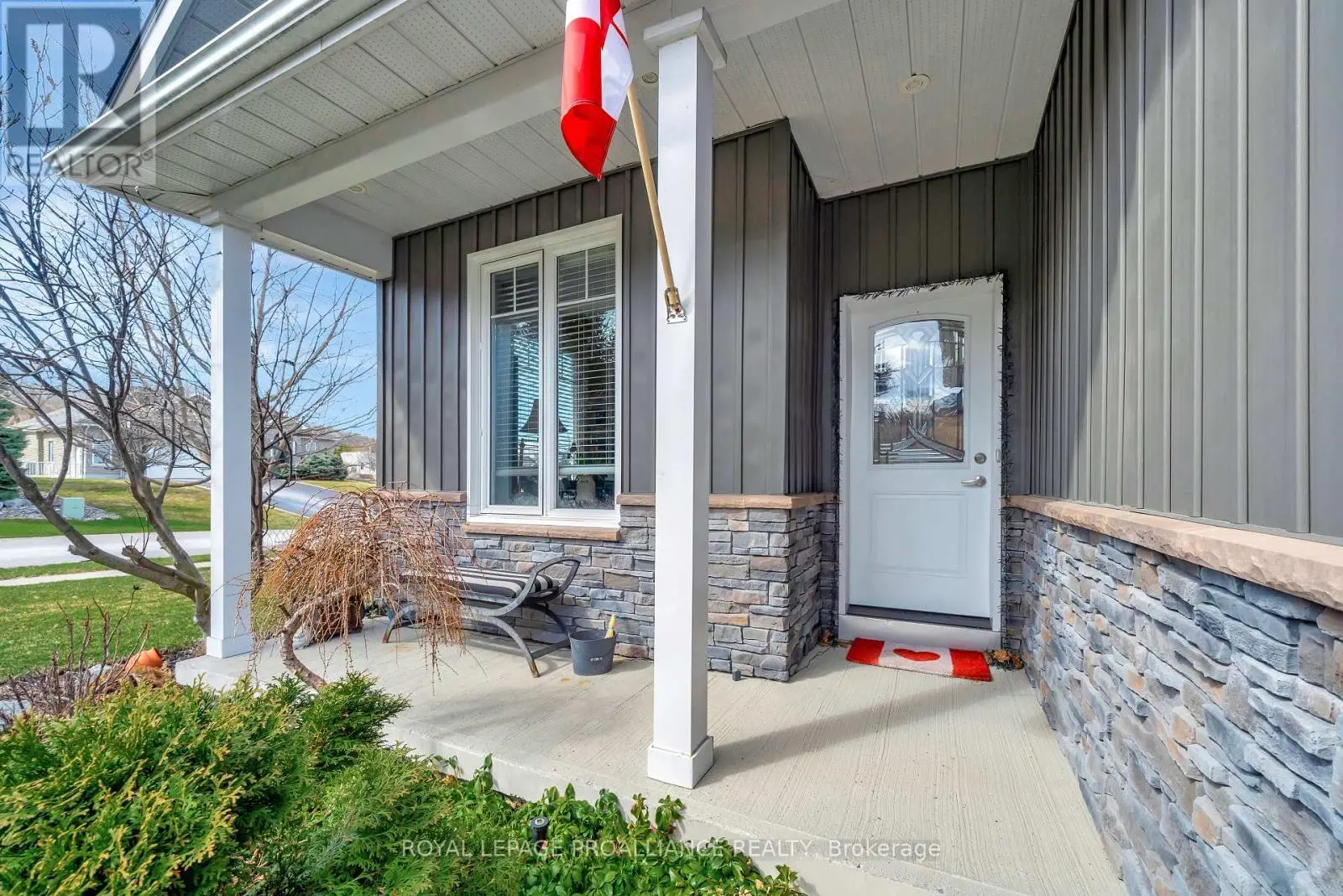 39 Owen Street, Prince Edward County, Ontario  K0K 2T0 - Photo 3 - X12090331