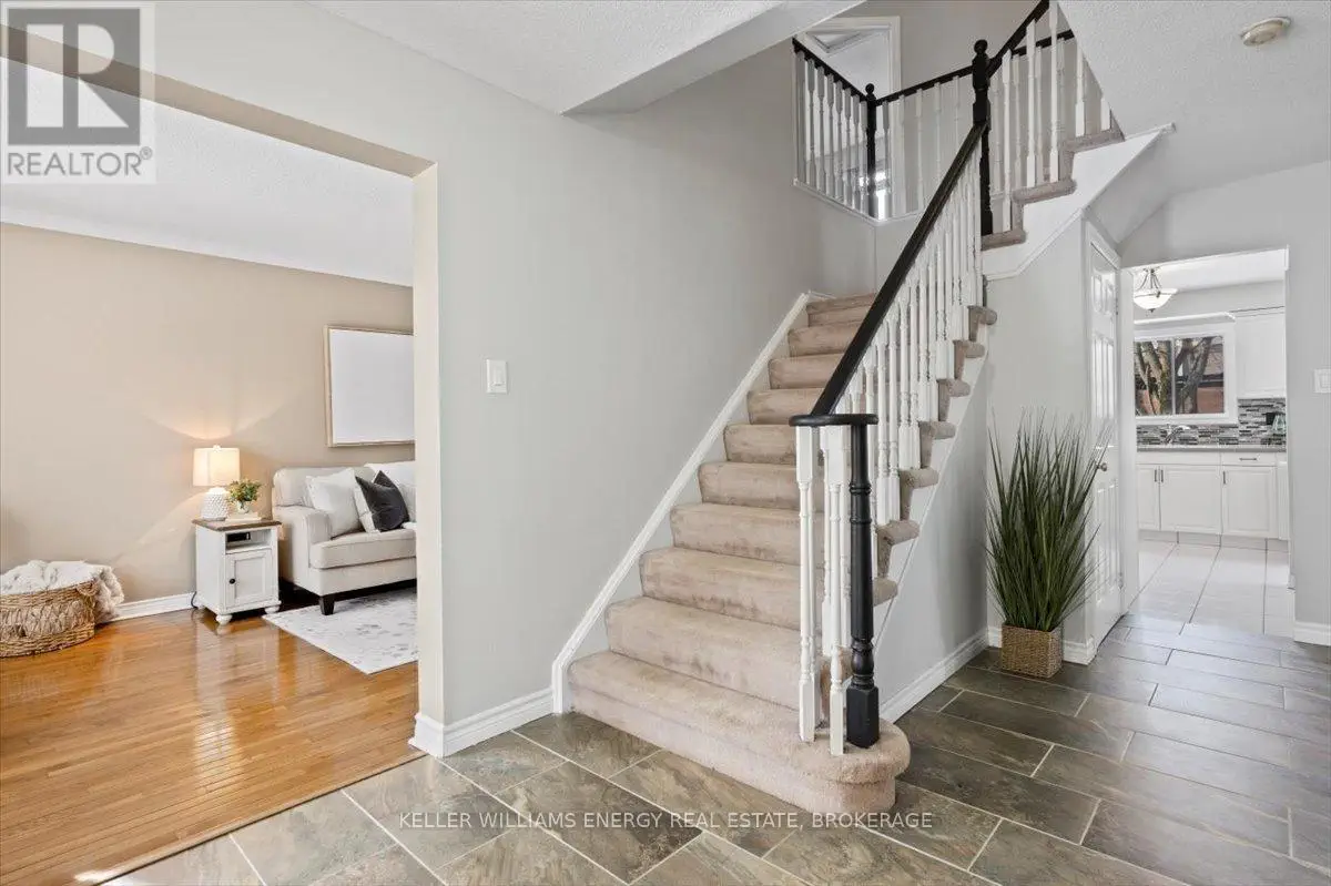 2 Resnik Drive, Clarington, Ontario  L1B 1K5 - Photo 3 - E12094875