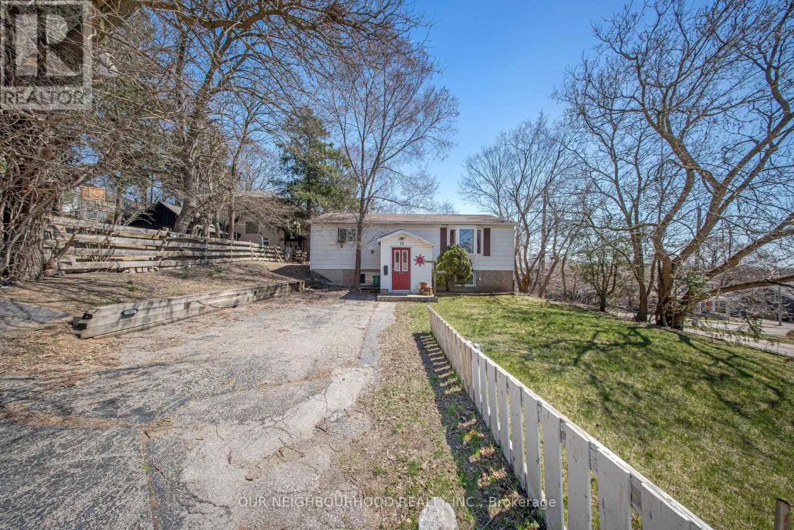 19 Broad Street, Brantford, Ontario  N3R 7E1 - Photo 1 - X12094927