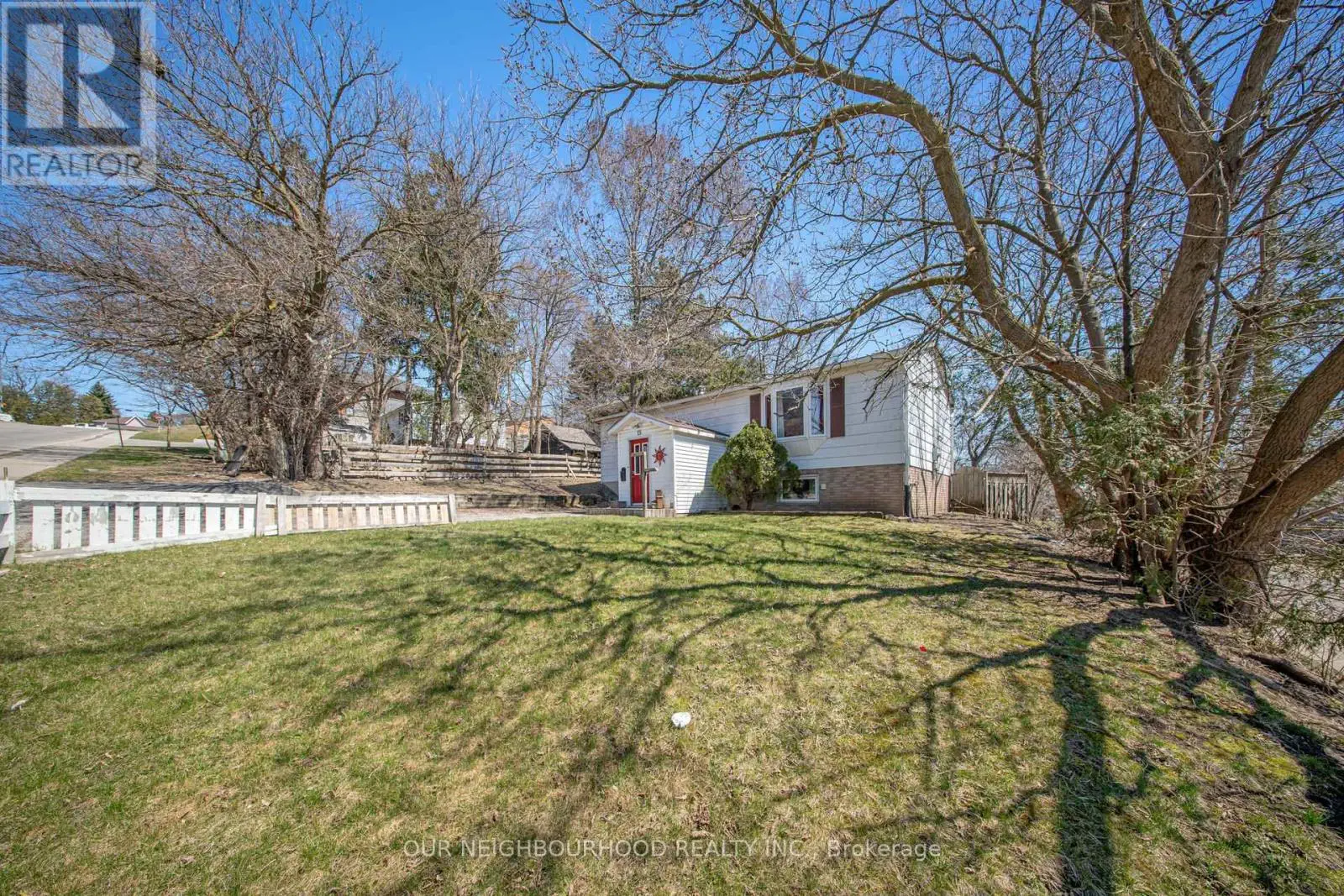 19 Broad Street, Brantford, Ontario  N3R 7E1 - Photo 2 - X12094927