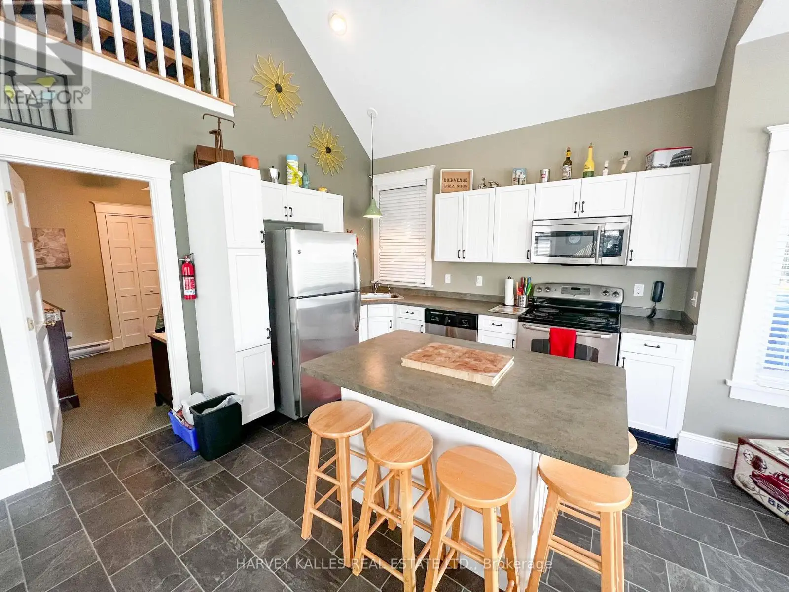 10 Meadow View Lane, Prince Edward County, Ontario  K0K 1P0 - Photo 3 - X12095291