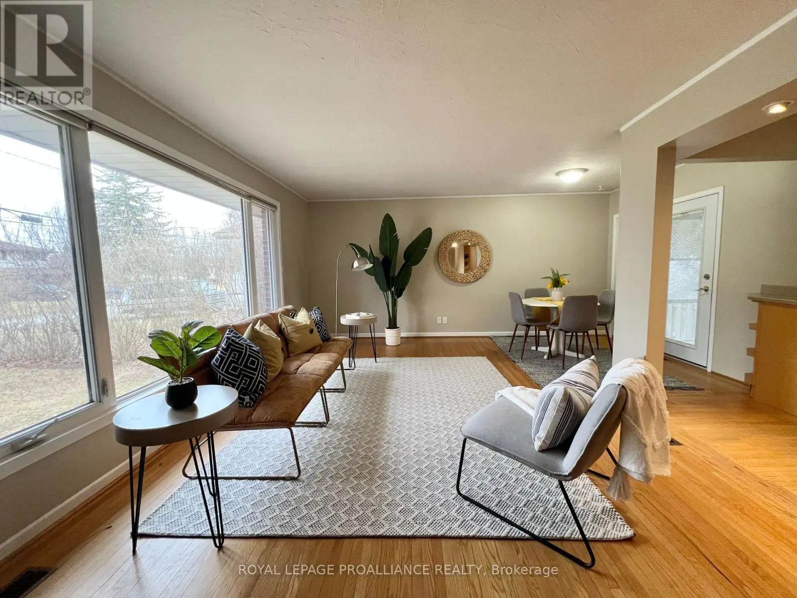 10 Meadowvale Avenue, Belleville, Ontario  K8N 2L4 - Photo 3 - X12048338