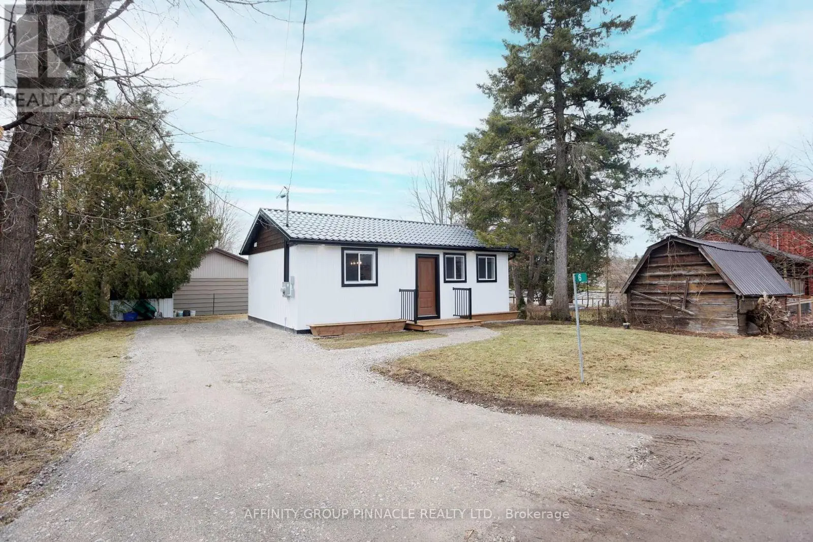 6 Queen Street, Kawartha Lakes, Ontario  K0M 1K0 - Photo 2 - X12096133