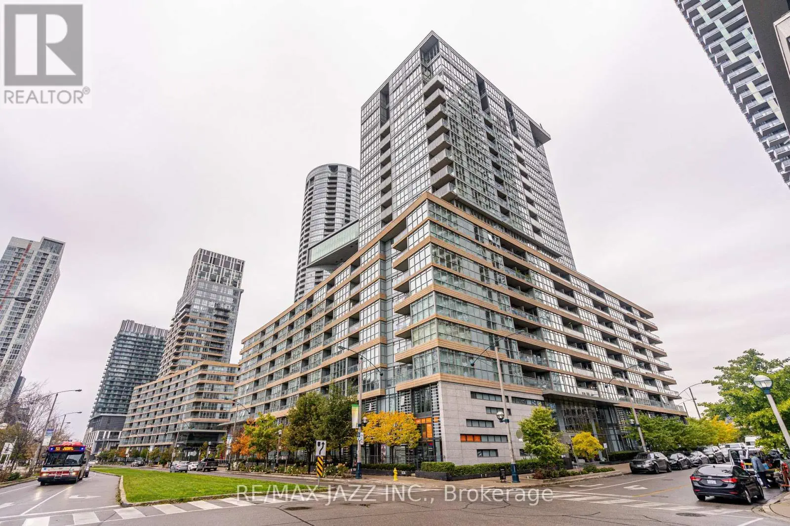 627 - 10 Capreol Court, Toronto, Ontario  M5V 4B3 - Photo 1 - C12096447