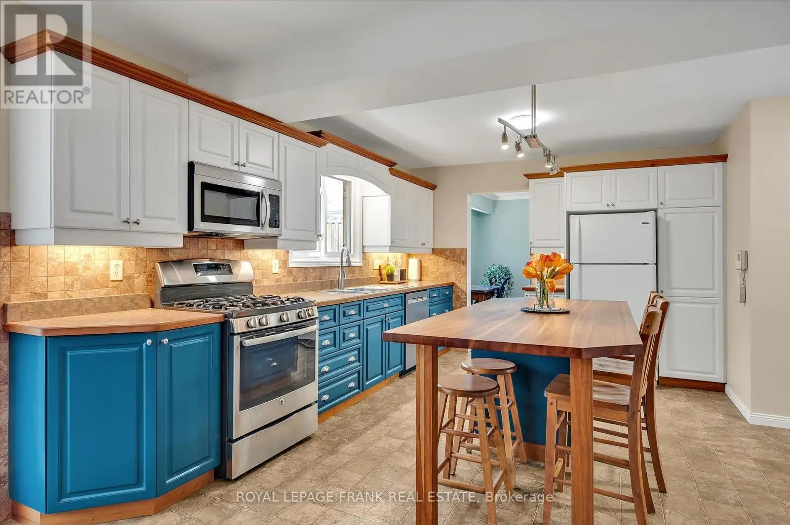 19 Wallis Drive, Peterborough West, Ontario  K9J 6B8 - Photo 3 - X12096404