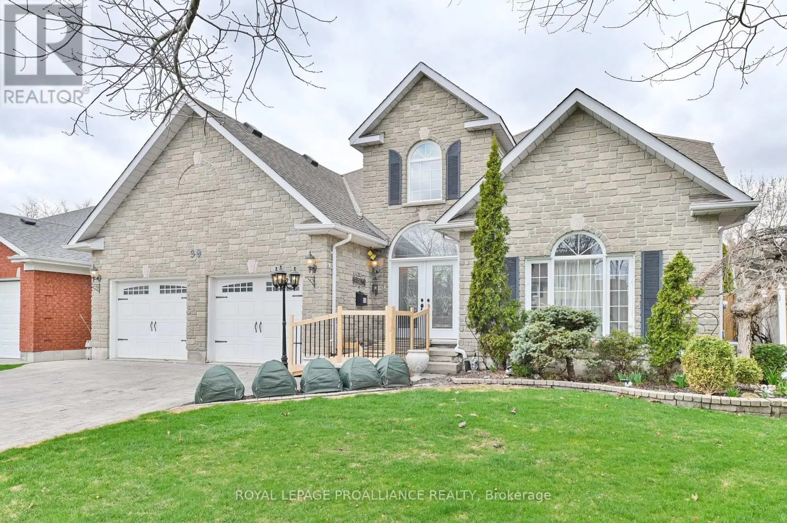 39 Grosvenor Drive, Belleville, Ontario  K8P 5K3 - Photo 3 - X12096929
