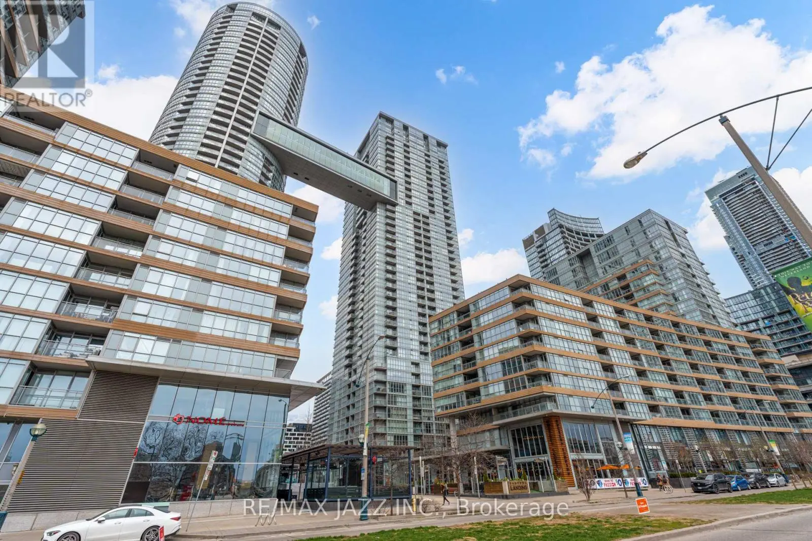627 - 10 Capreol Court, Toronto, Ontario  M5V 4B3 - Photo 3 - C12096447