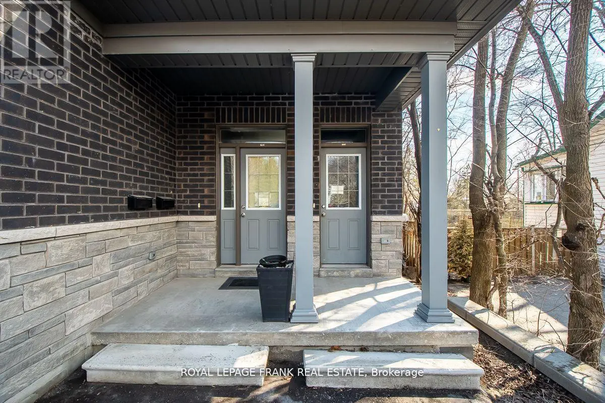 805b Dundas Street W, Whitby, Ontario  L1N 2N6 - Photo 2 - E12097922