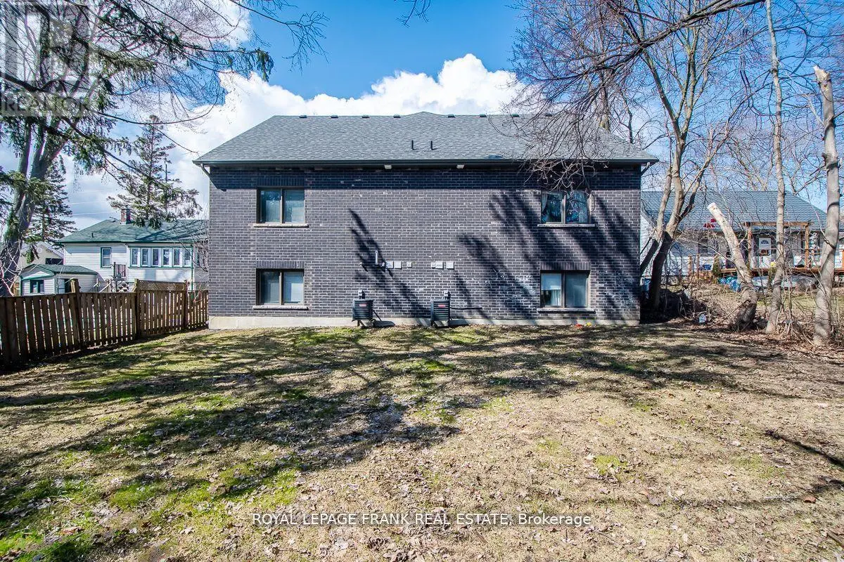 805b Dundas Street W, Whitby, Ontario  L1N 2N6 - Photo 3 - E12097922