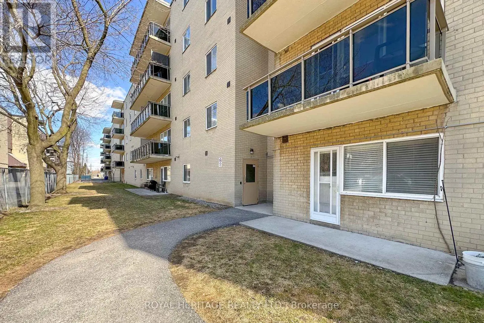101 - 936 Glen Street, Oshawa, Ontario  L1J 5Z7 - Photo 2 - E12098648